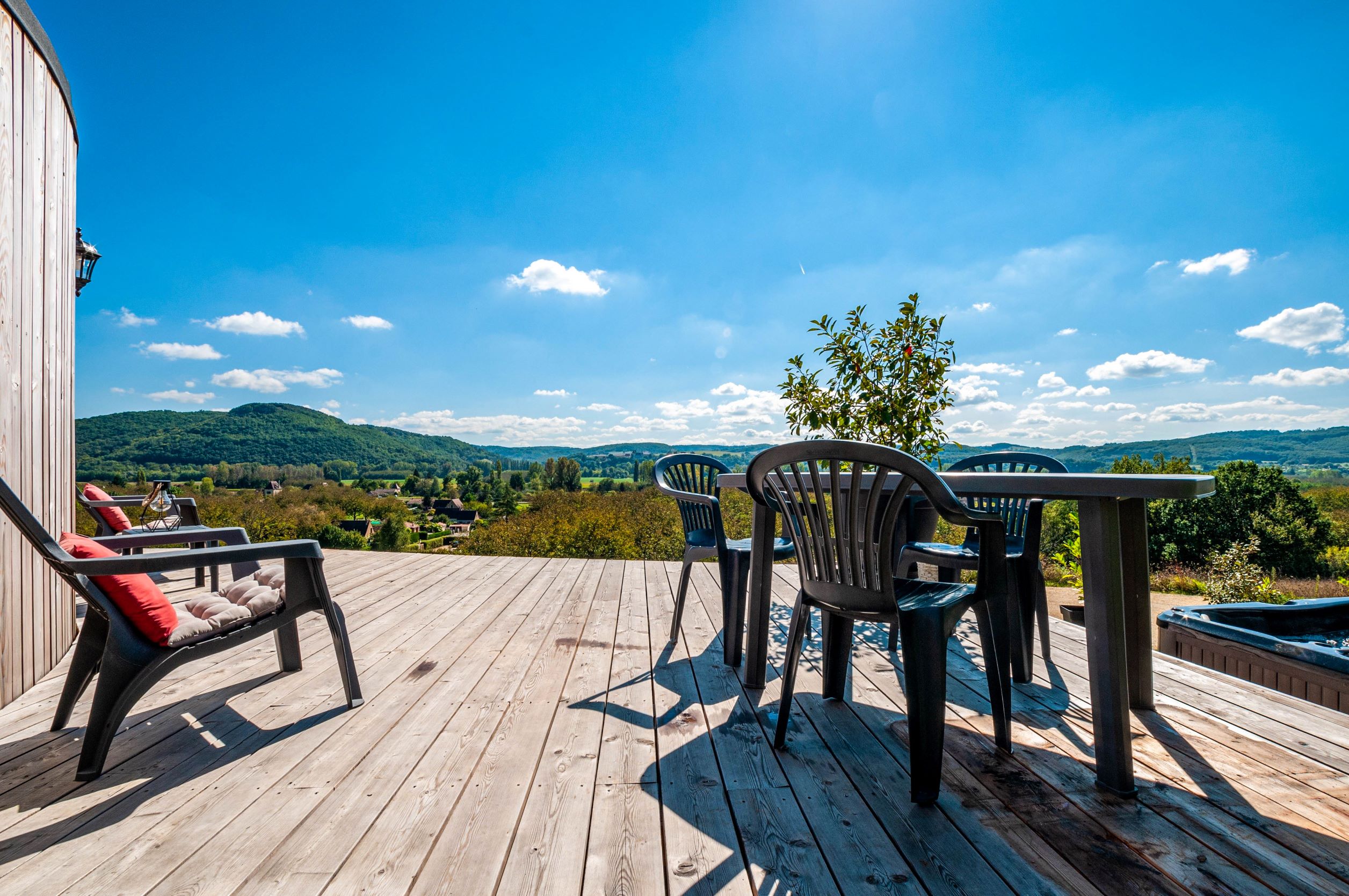 Cabane Spa et vue panoramique — Séjour relaxant en Dordogne