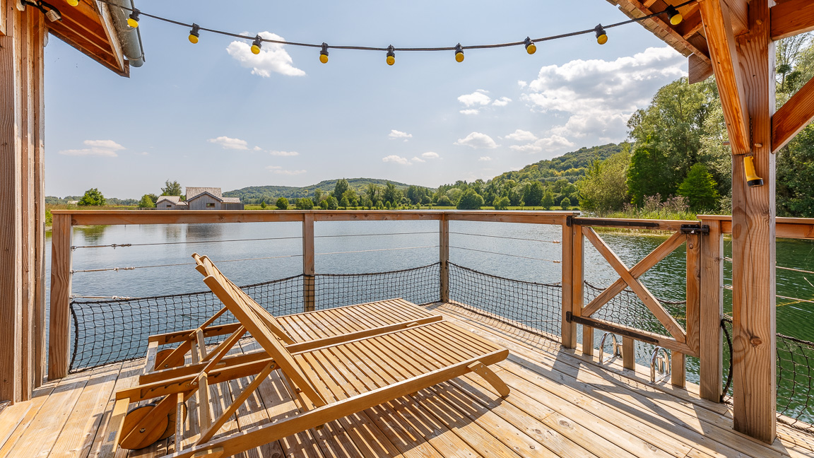 Cabane sur l'eau avec bain nordique — Escapade insolite à Somme à Beauchamps — vue depuis la terrasse
