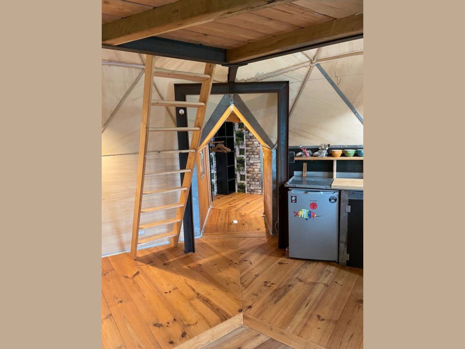 La cabane L'insolite Tanière — Séjour relaxant avec spa à Gers à Riguepeu — chambre