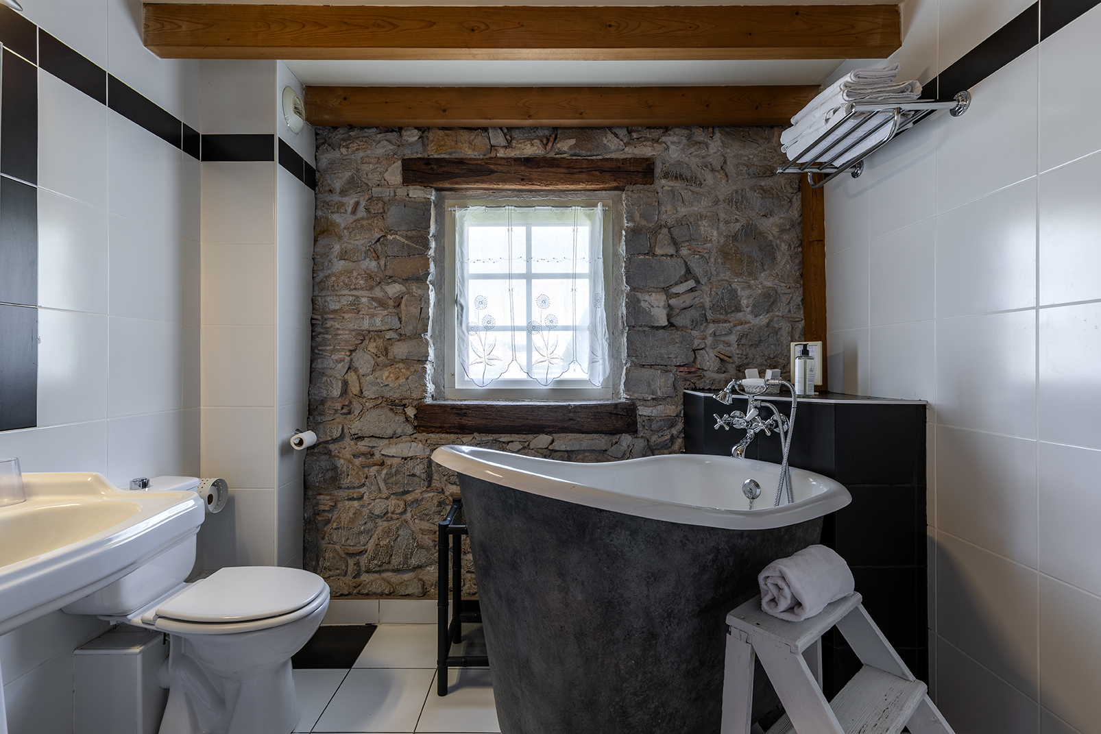 Chambre luxe — Séjour raffiné avec spa à Anglet (Pyrénées-Atlantiques) à Anglet — détail architectural