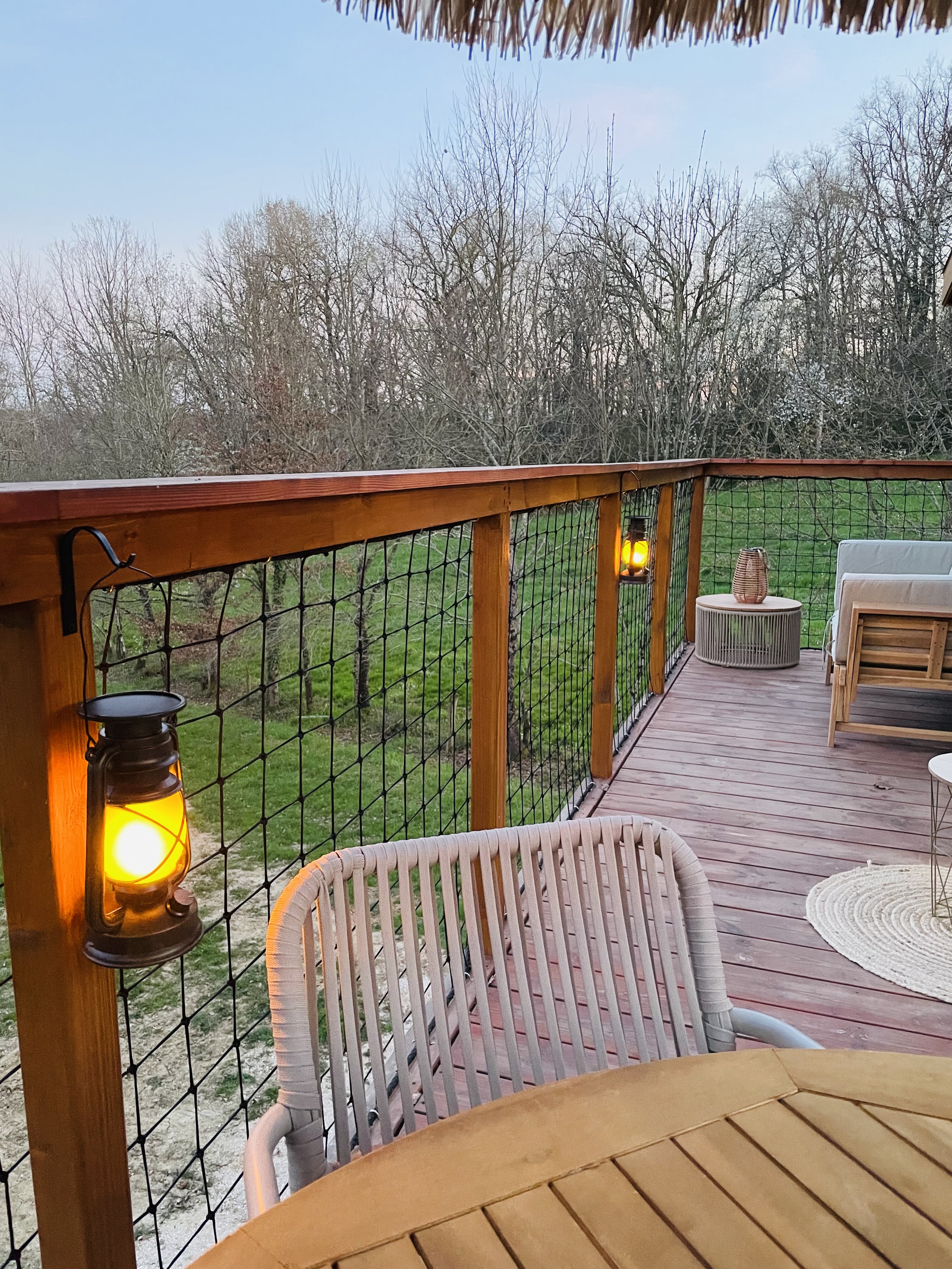 La Cabane Feu de Forêt — Cabane sur pilotis avec spa privatif à Haute-Garonne à Toulouse — détail architectural