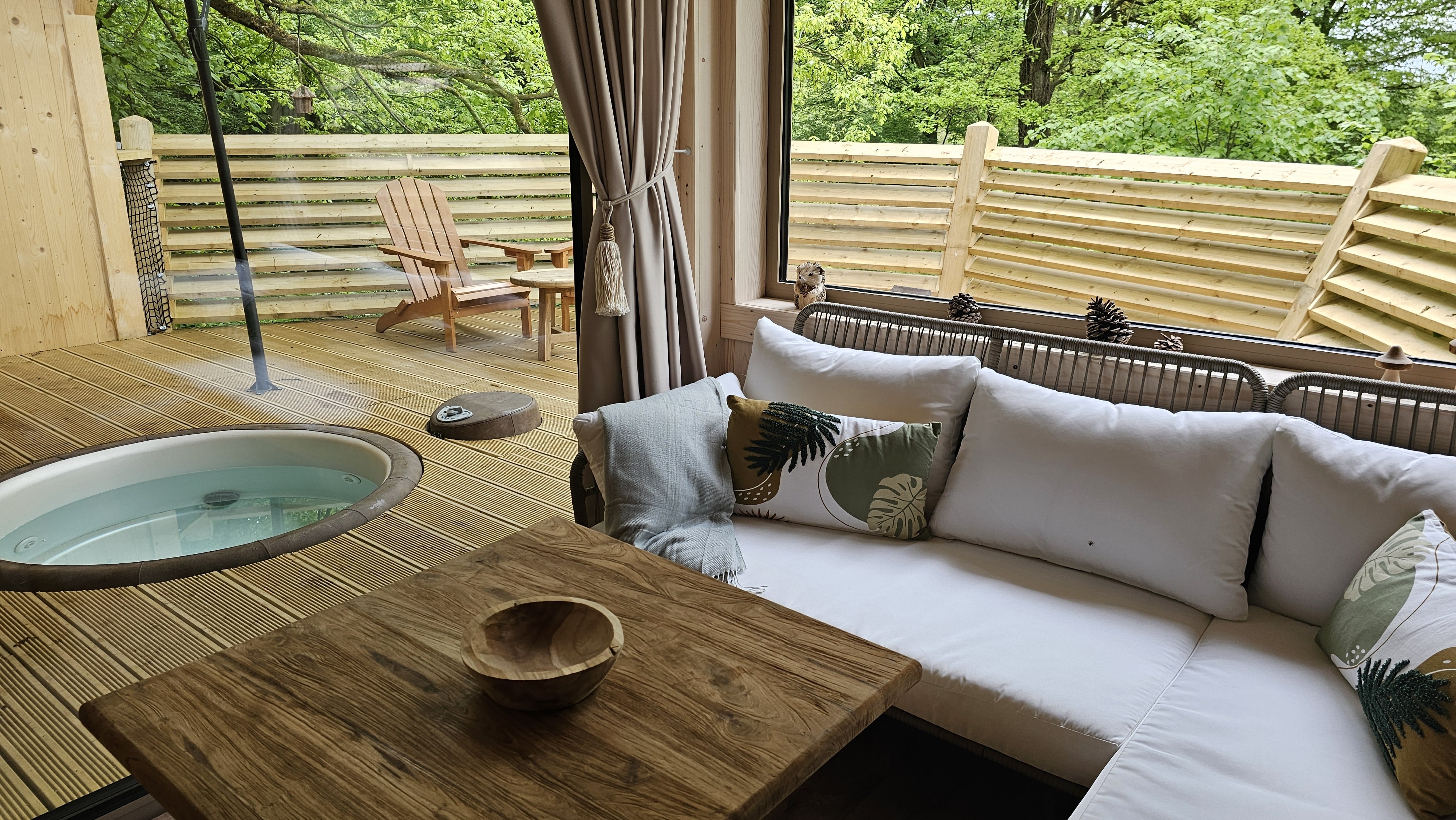 Cabane Spa Idylle : une expérience unique dans les arbres à Rosoy-En-Multien — environnement naturel