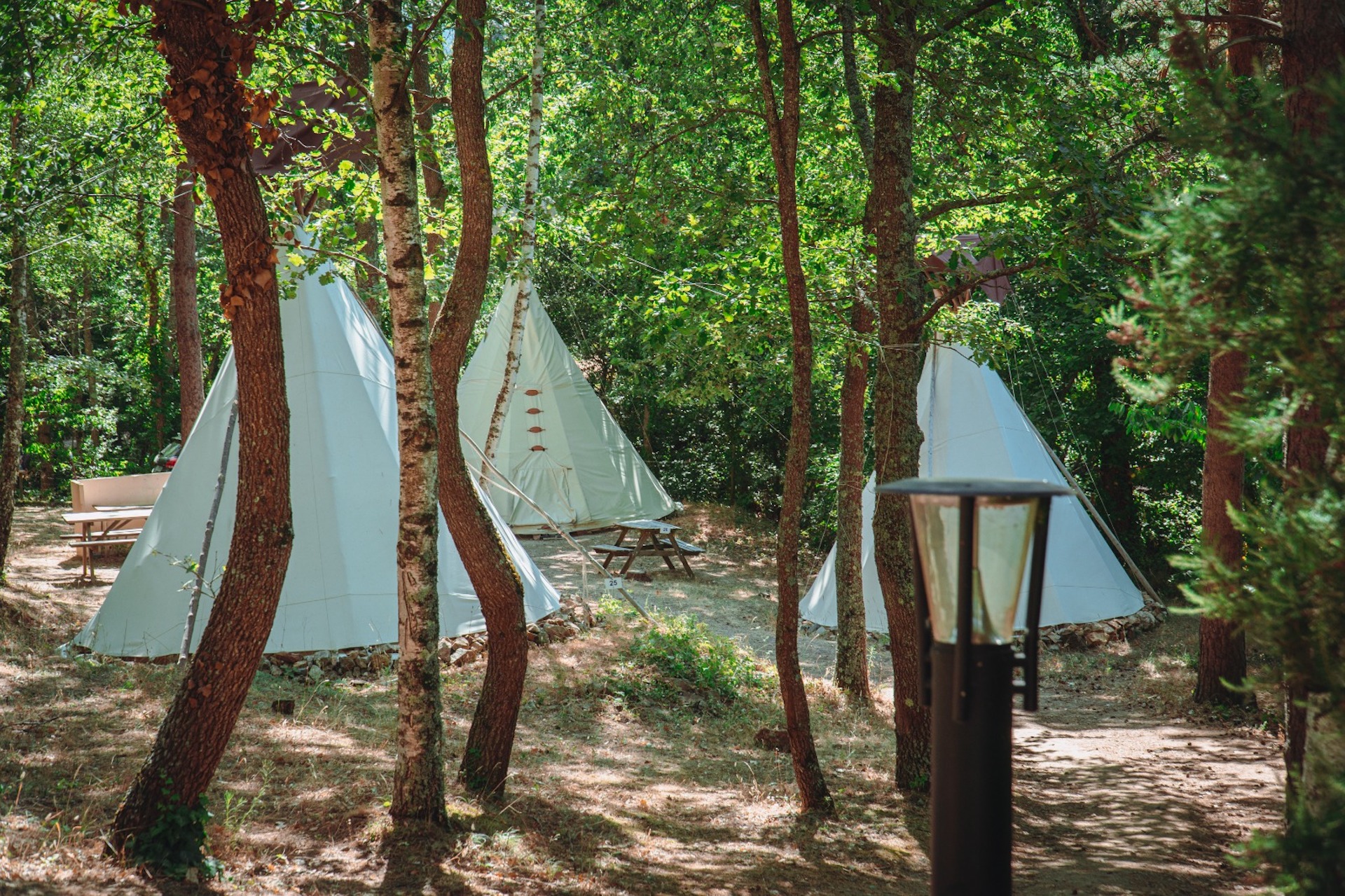 Un tipi chaleureux pour une escapade en pleine nature à Fenouillet — espace de vie