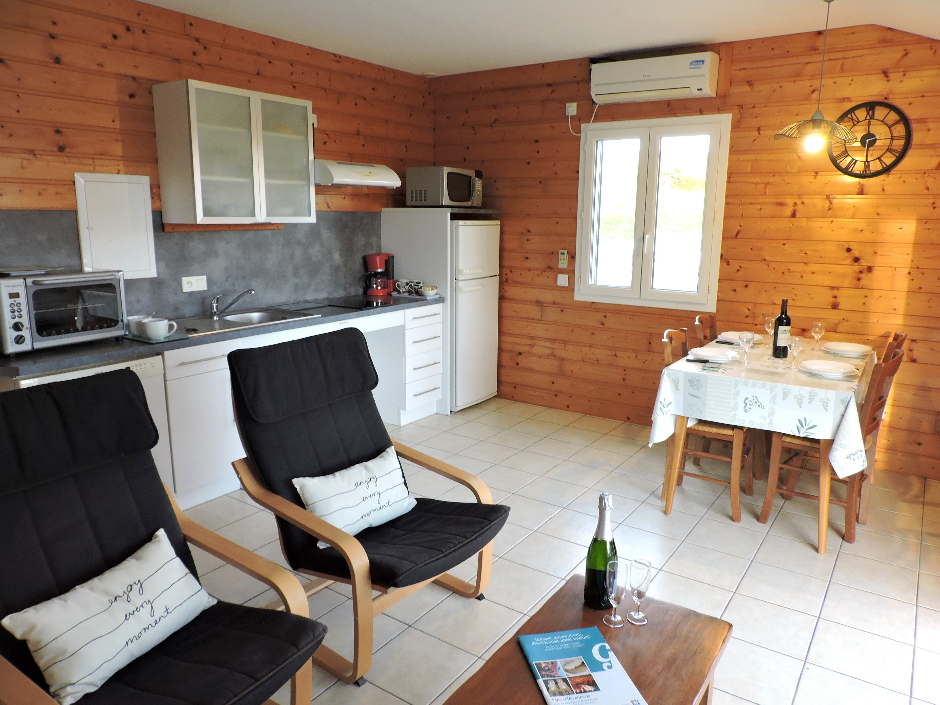 Chalet Spa Mélèze — Chalet avec spa privatif à Gers à Riguepeu — vue depuis la terrasse