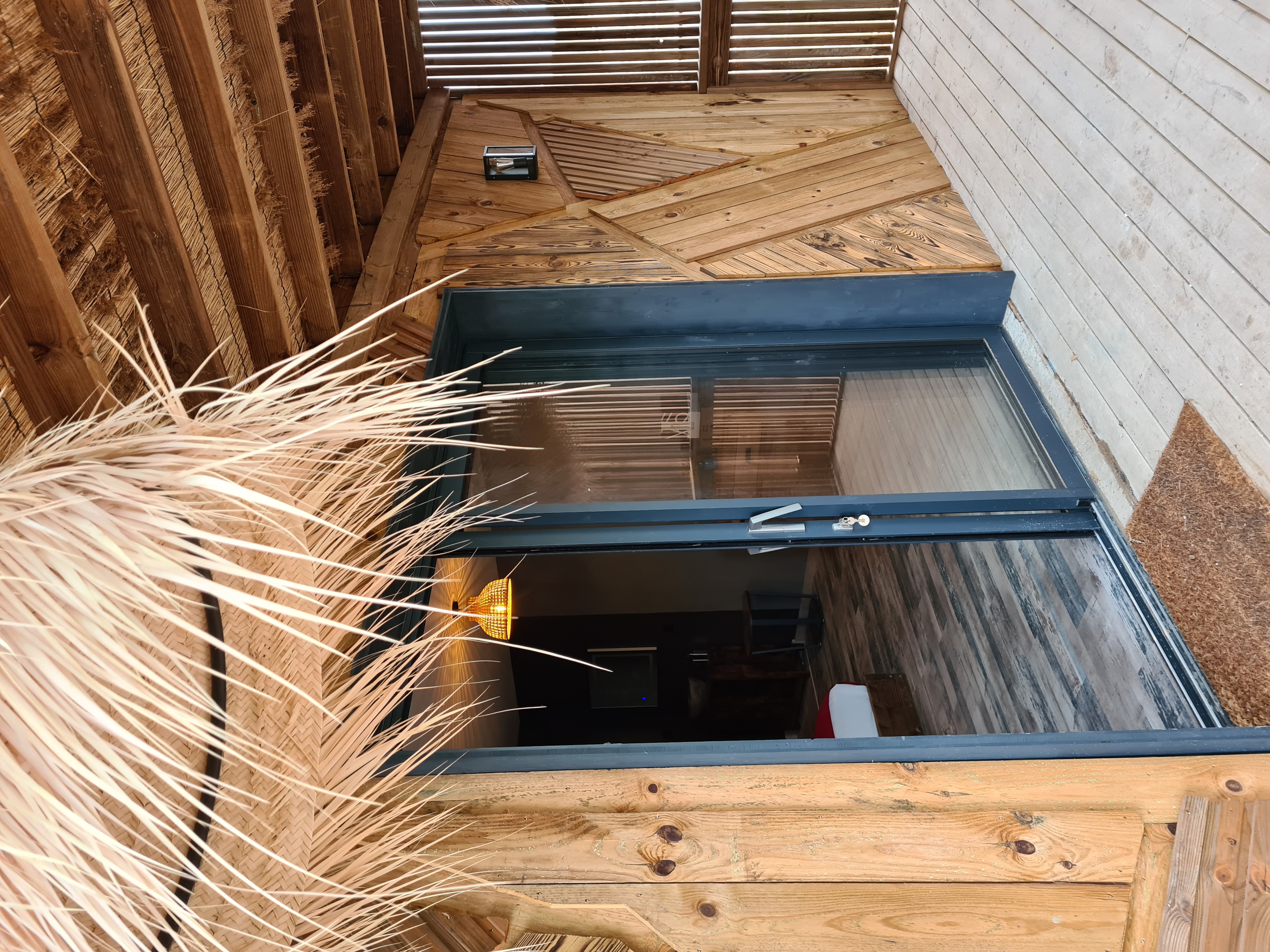 Cabane Jacuzzi — Nuit romantique avec spa à Gard à Nîmes — vue intérieure