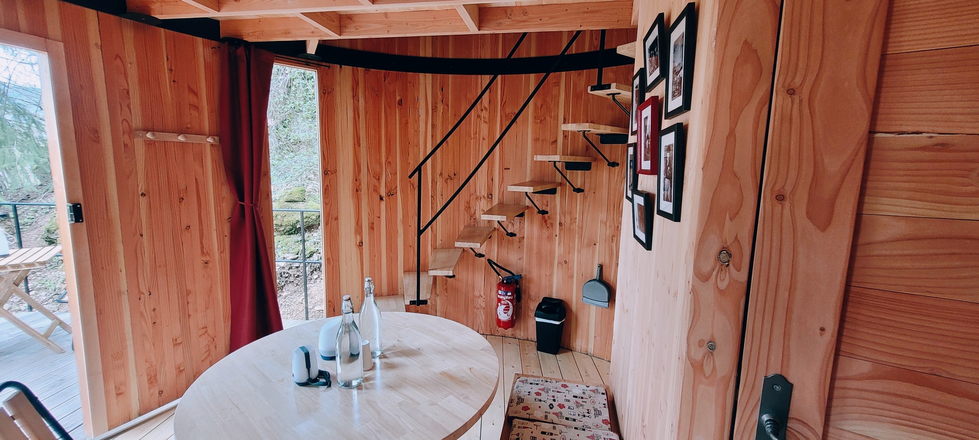 Cabane Le To-no : une évasion en pleine nature à Quincié En Beaujolais — vue depuis la terrasse