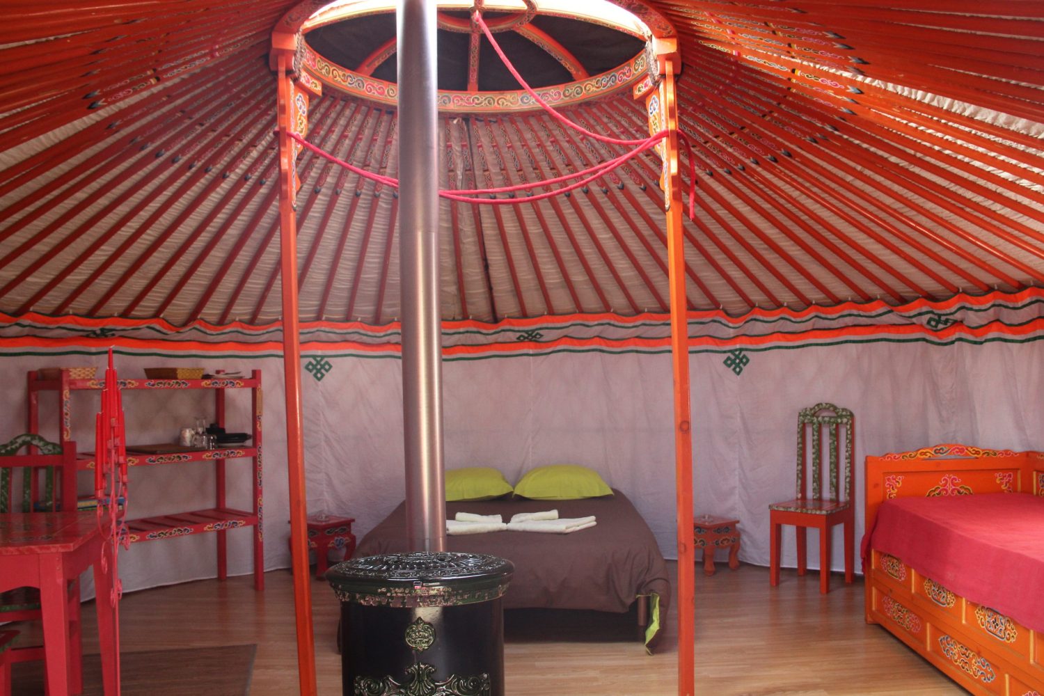 La Petite Yourte : un cocon au cœur des Midi-Pyrénées à Gensac De Boulogne — espace de vie
