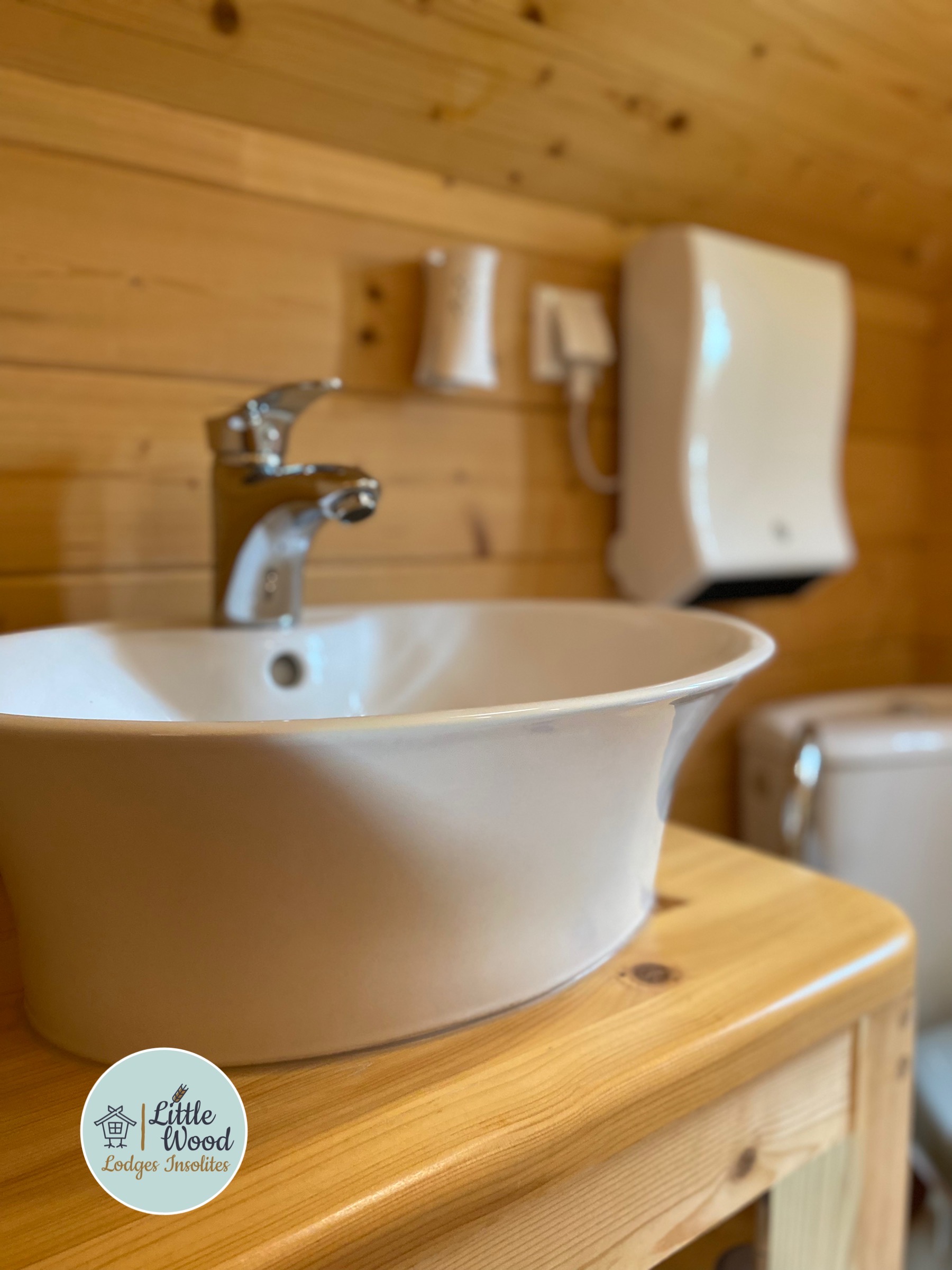 Chalet Cocoon : une évasion romantique en Champagne-Ardenne à Bailly-Aux-Forges — détail architectural