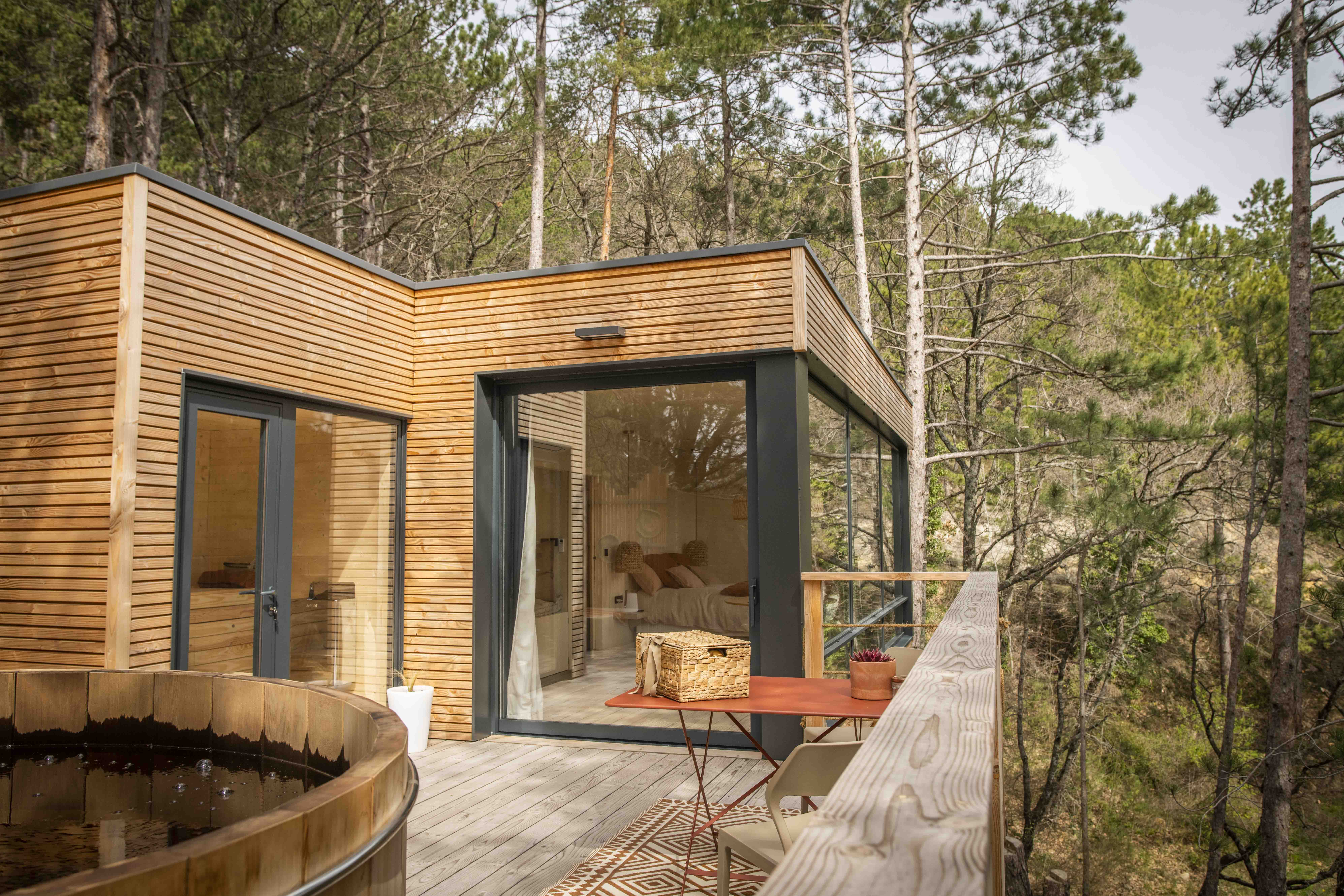 Le Lodge La Parenthèse — Cabane dans les arbres avec bain nordique à Dieulefit à Dieulefit — espace de vie