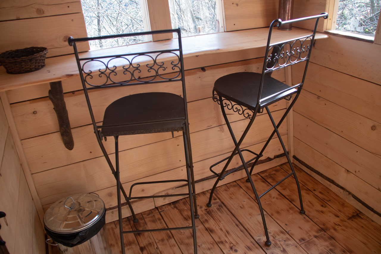 La Cabane d'Émerveille : un refuge enchanteur en Languedoc-Roussillon à Mialet — cuisine