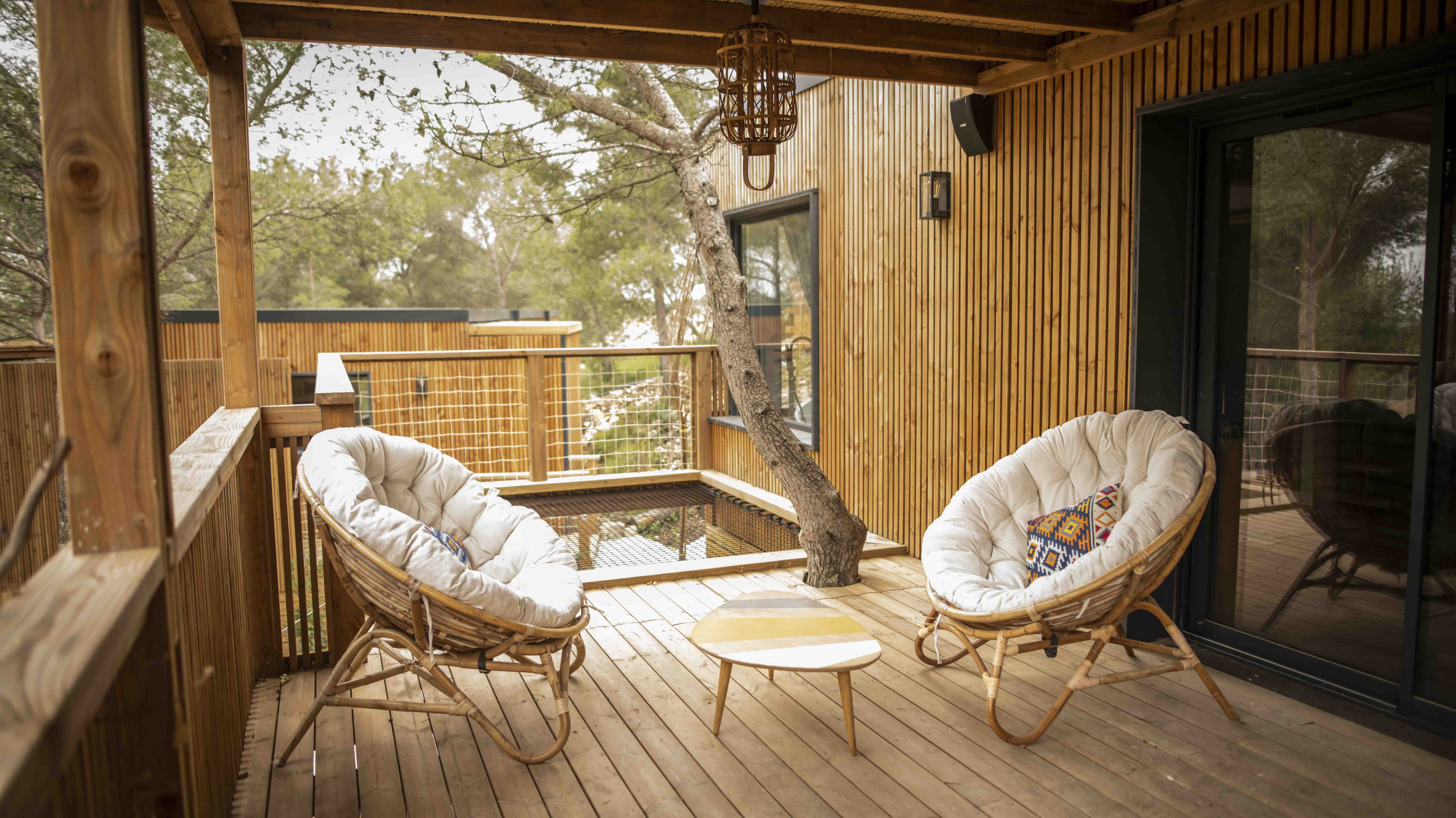 Villa Couple Baignoire Jacuzzi — Cabane sur pilotis à Gard à Saint-Jean-du-Gard — vue intérieure