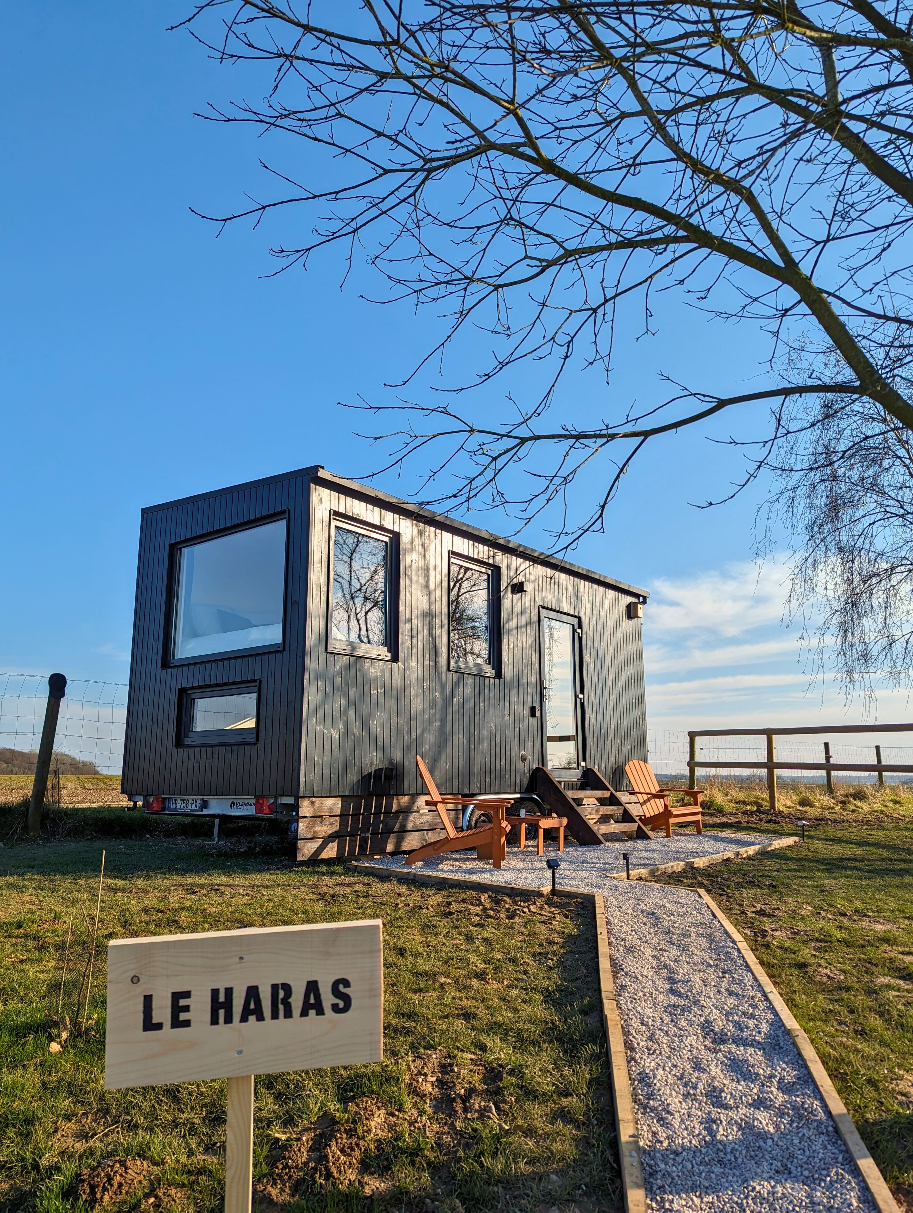 Tiny House Le Haras — Séjour ressourçant avec spa à Somme à Grand-Laviers — vue intérieure