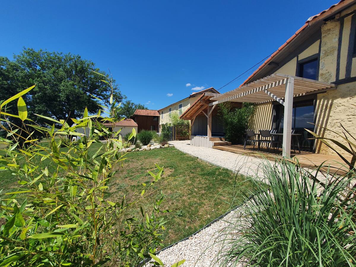 Petit Cottage du Hameau de Pallanne : un écolodge enchanteur à Pallanne — chambre