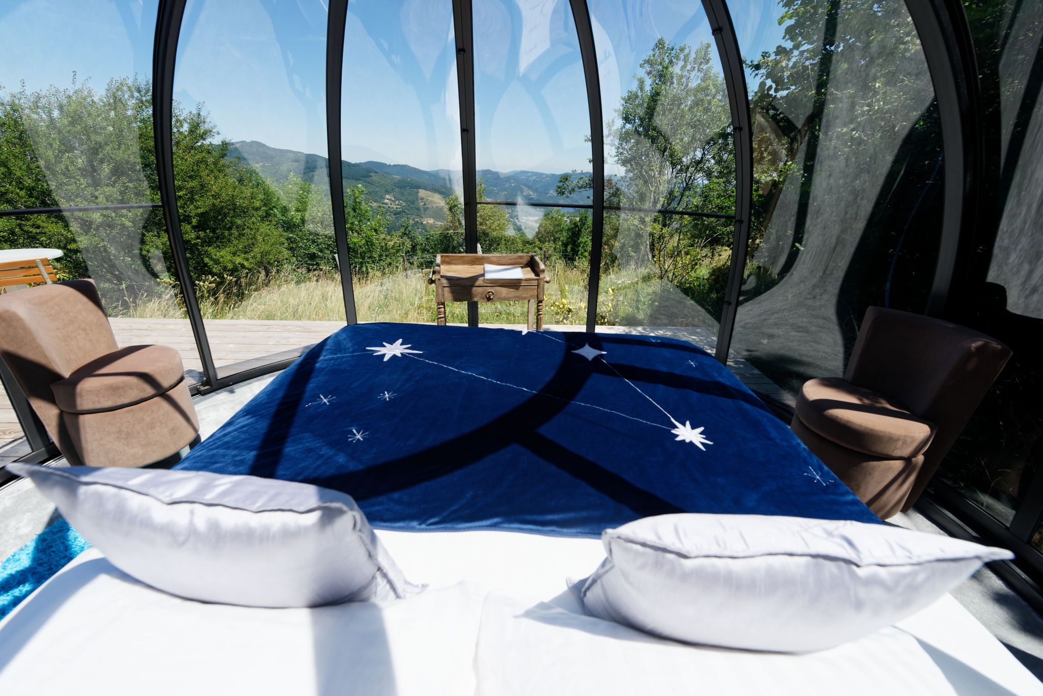 Dôme Céleste : une expérience immersive au cœur des cimes à Jaunac — vue intérieure