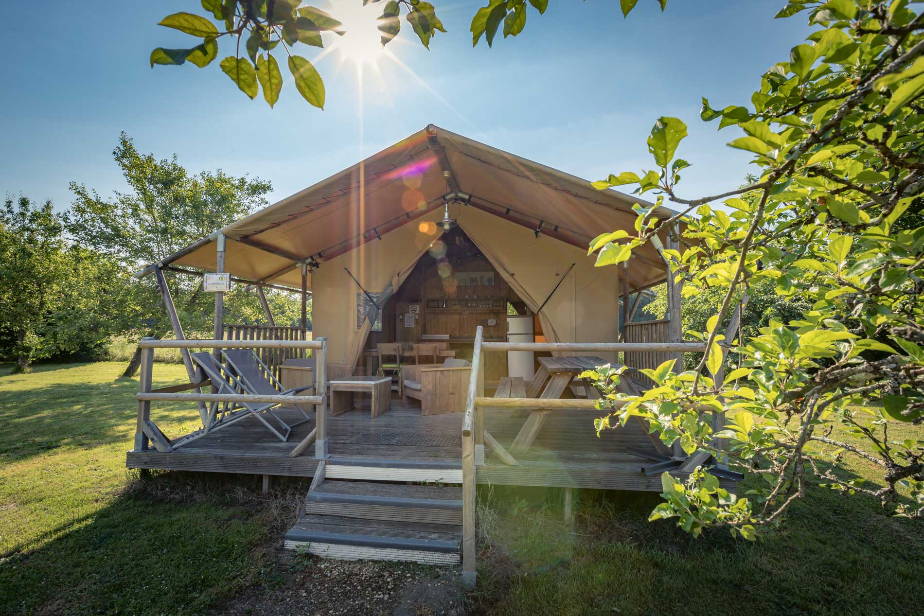 Tente Lodge la Briande : une immersion en pleine nature à Saires — vue intérieure