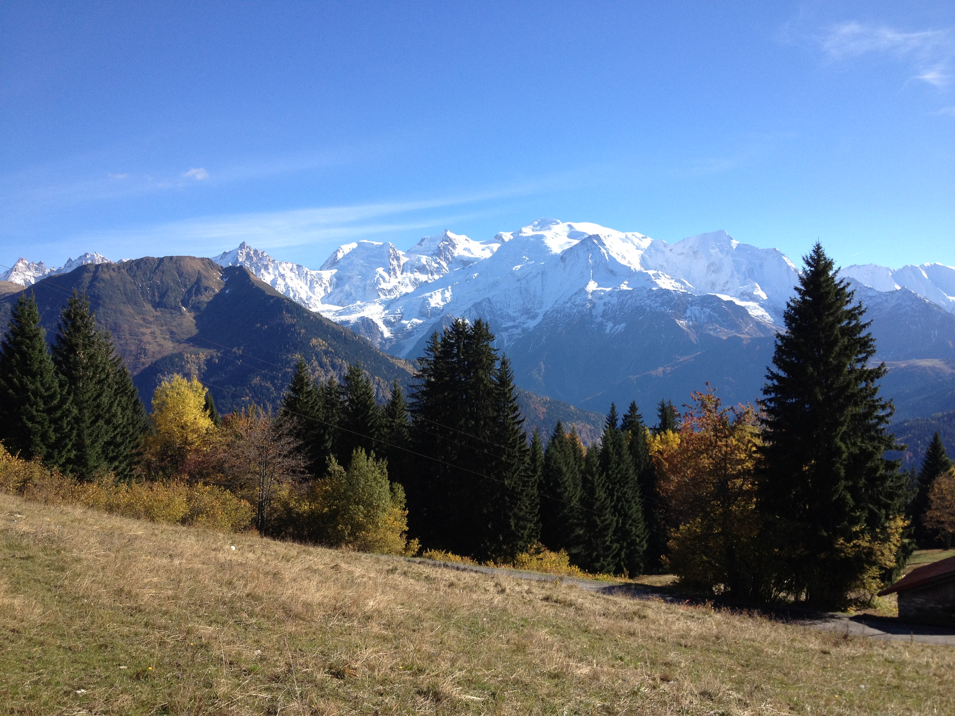 Cabane la 3 Monts — Nuit perchée à 10m face au Mont Blanc en Haute-Savoie à Chamonix-Mont-Blanc — détail architectural