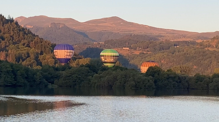 Dôme toile et bois : une nuit presque à la belle étoile à Chambon Sur Lac — environnement naturel