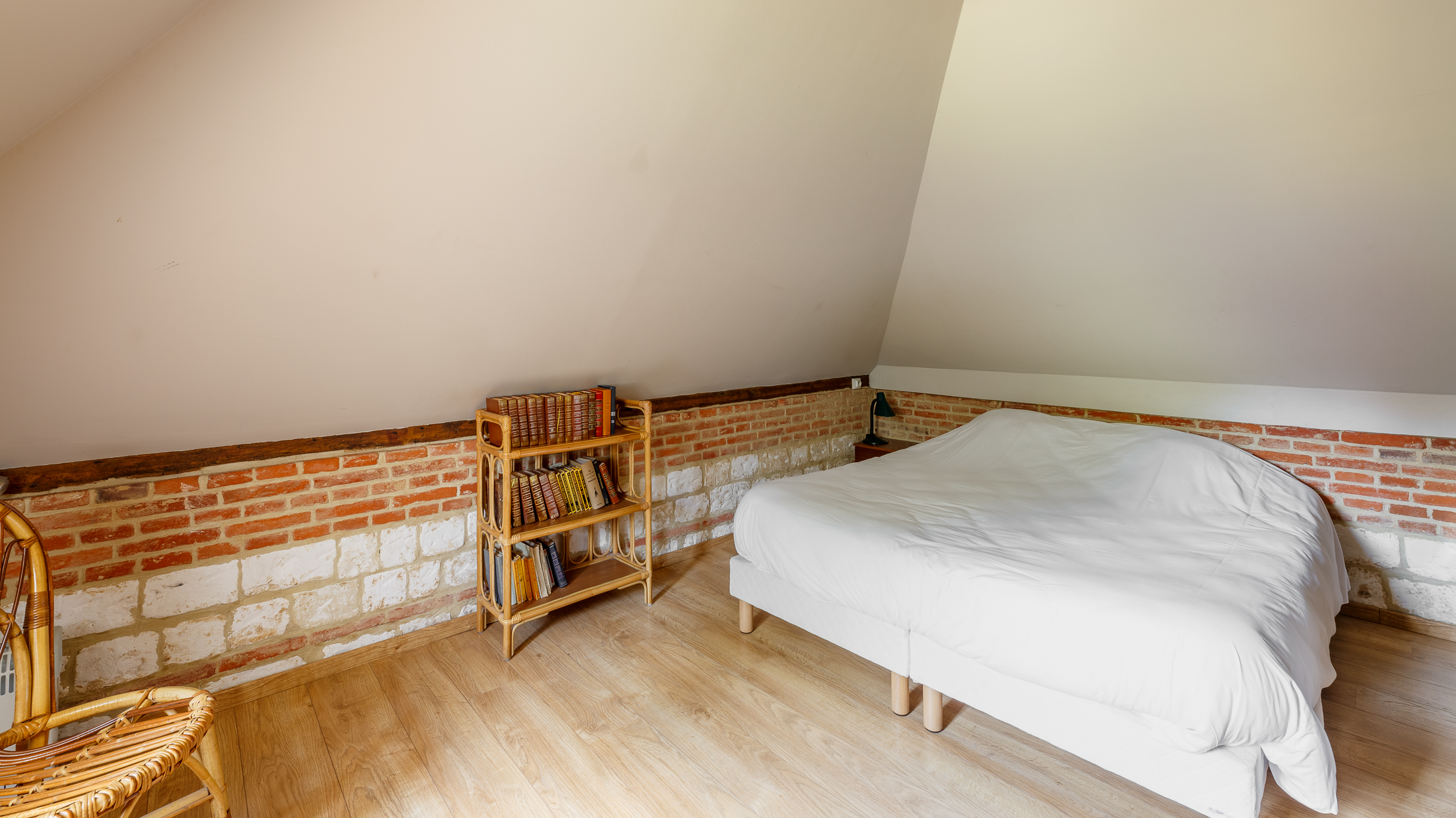 Évasion sensorielle dans une maison de campagne avec spa à Beauchamps — salle de bain