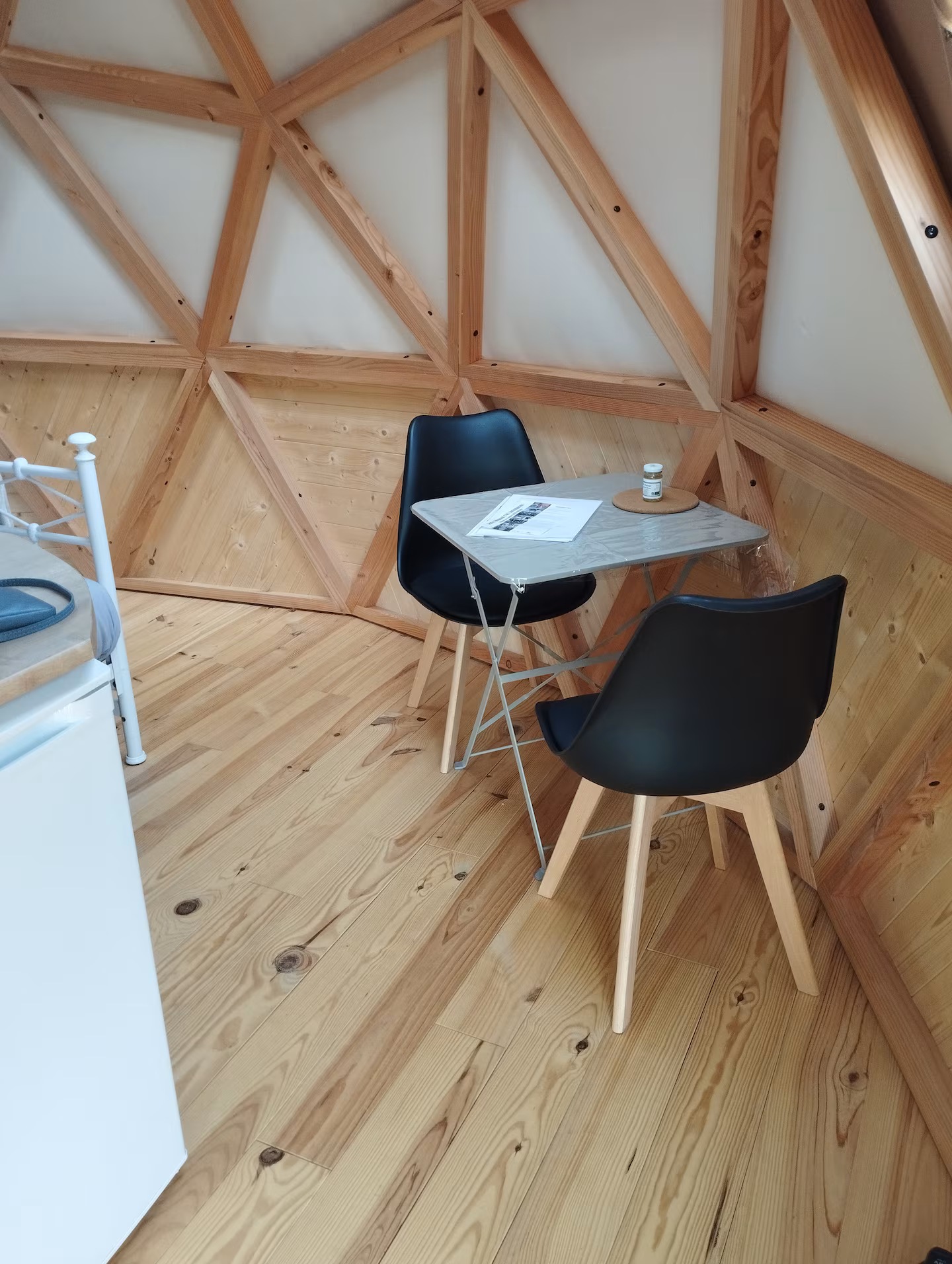 Le Dôme géodésique cocooning & Spa — Dôme avec spa à Yonne à L'Orée des 4 chemins — vue depuis la terrasse