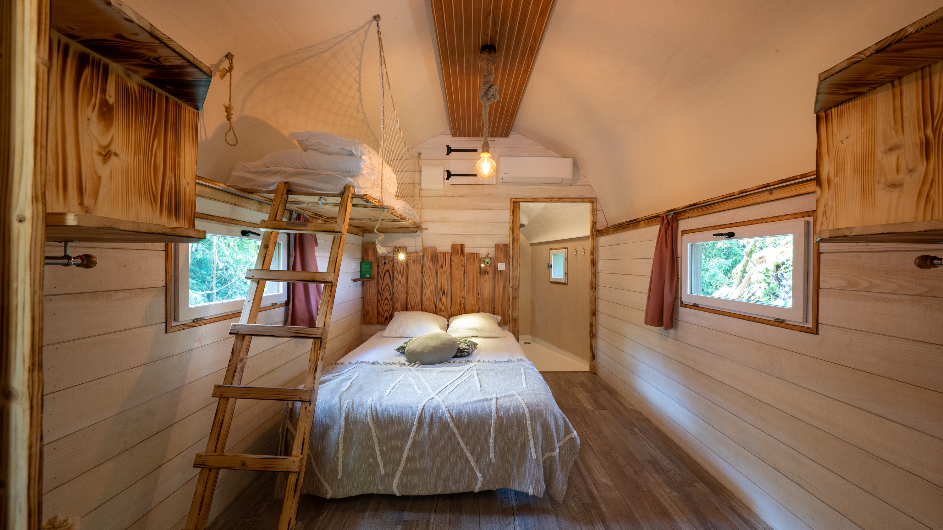 Rêve de Robinson : une cabane bohème en pleine nature à Bar Sur Aube — chambre