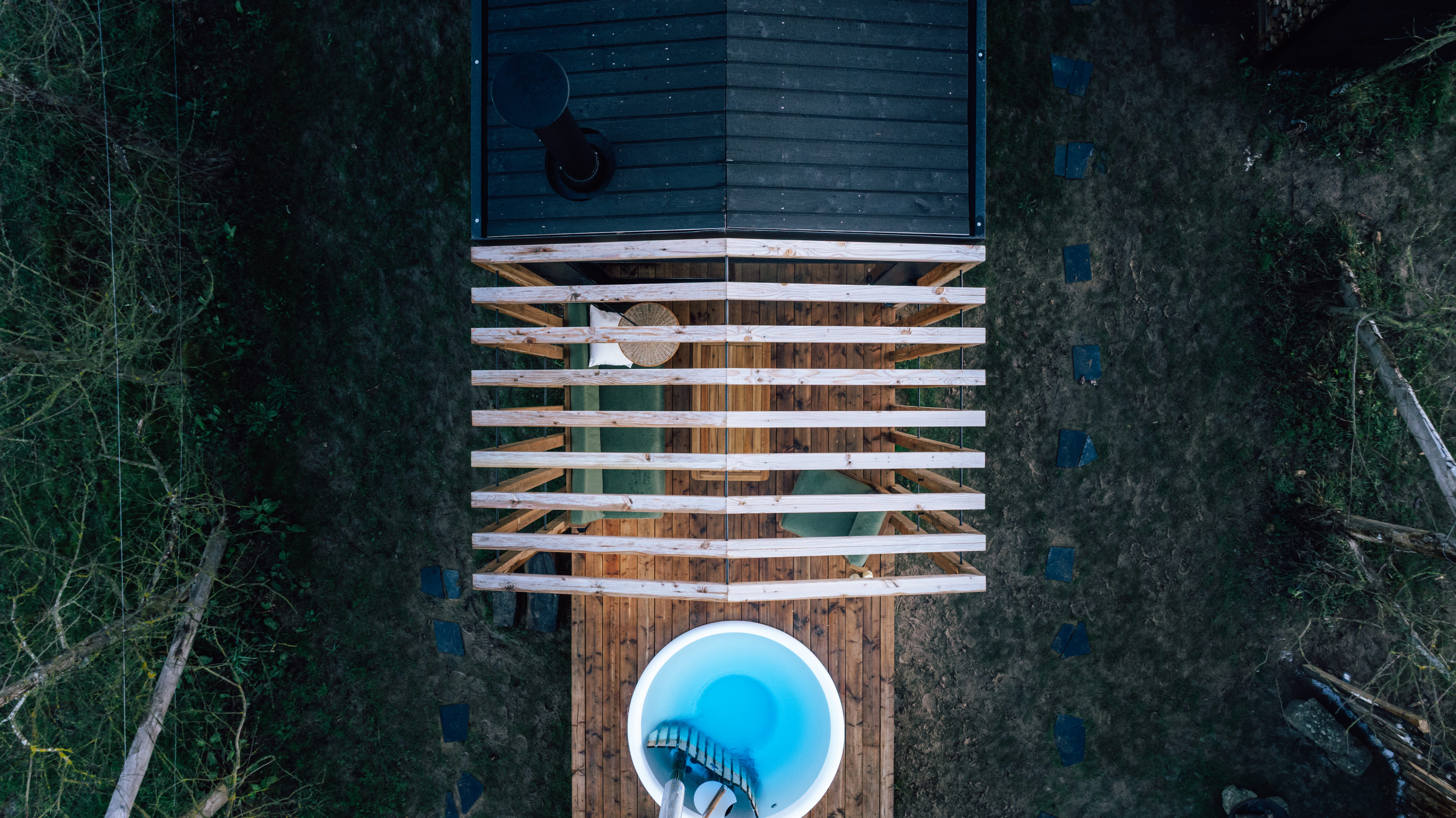 Sacrée Cabane — Ecolodge avec bain nordique à Sarthe à Sablé-sur-Sarthe — vue depuis la terrasse