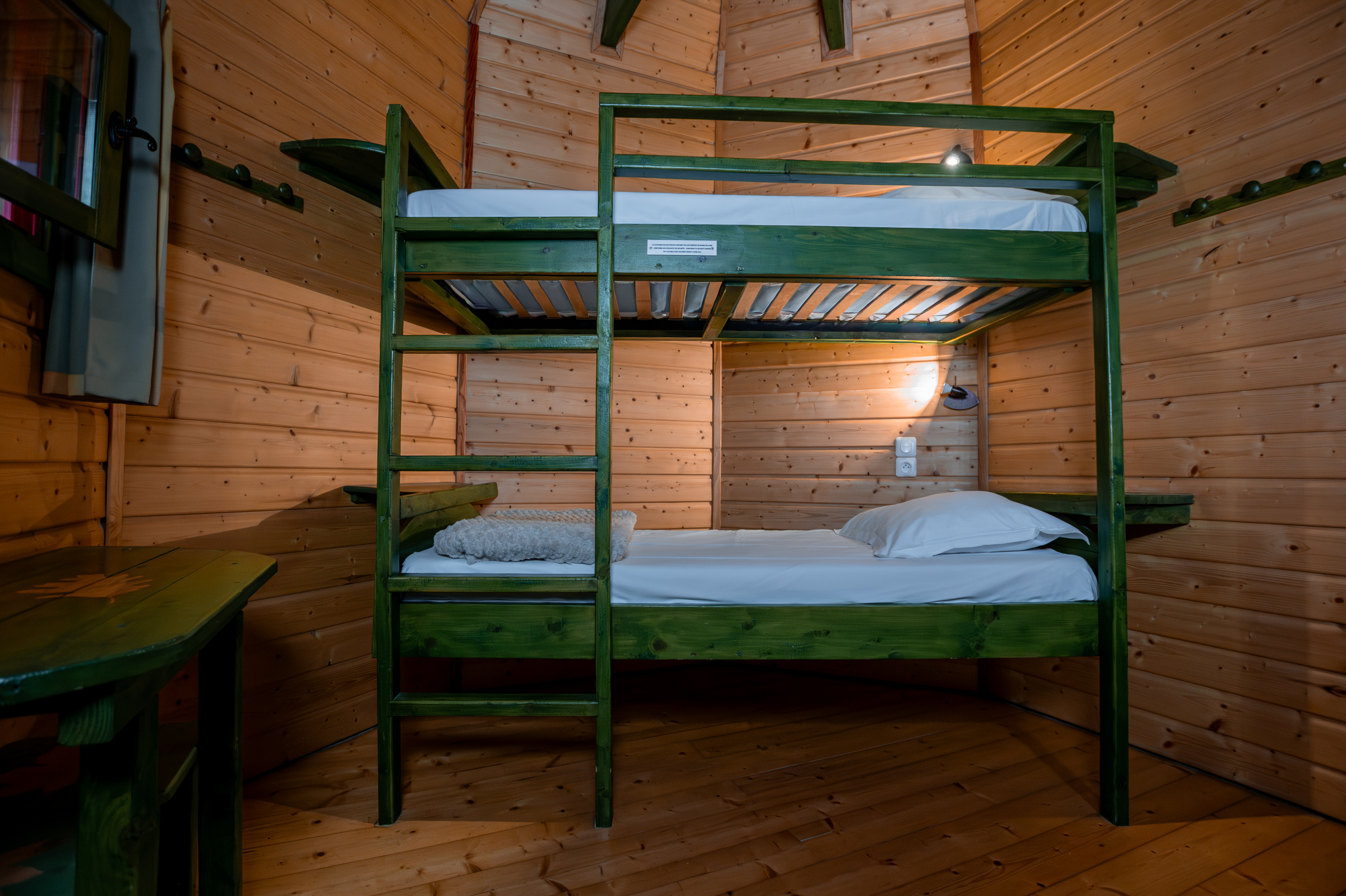 Manoir dans les Arbres — Château avec jacuzzi à 9m en Vienne à Dienné — salle de bain