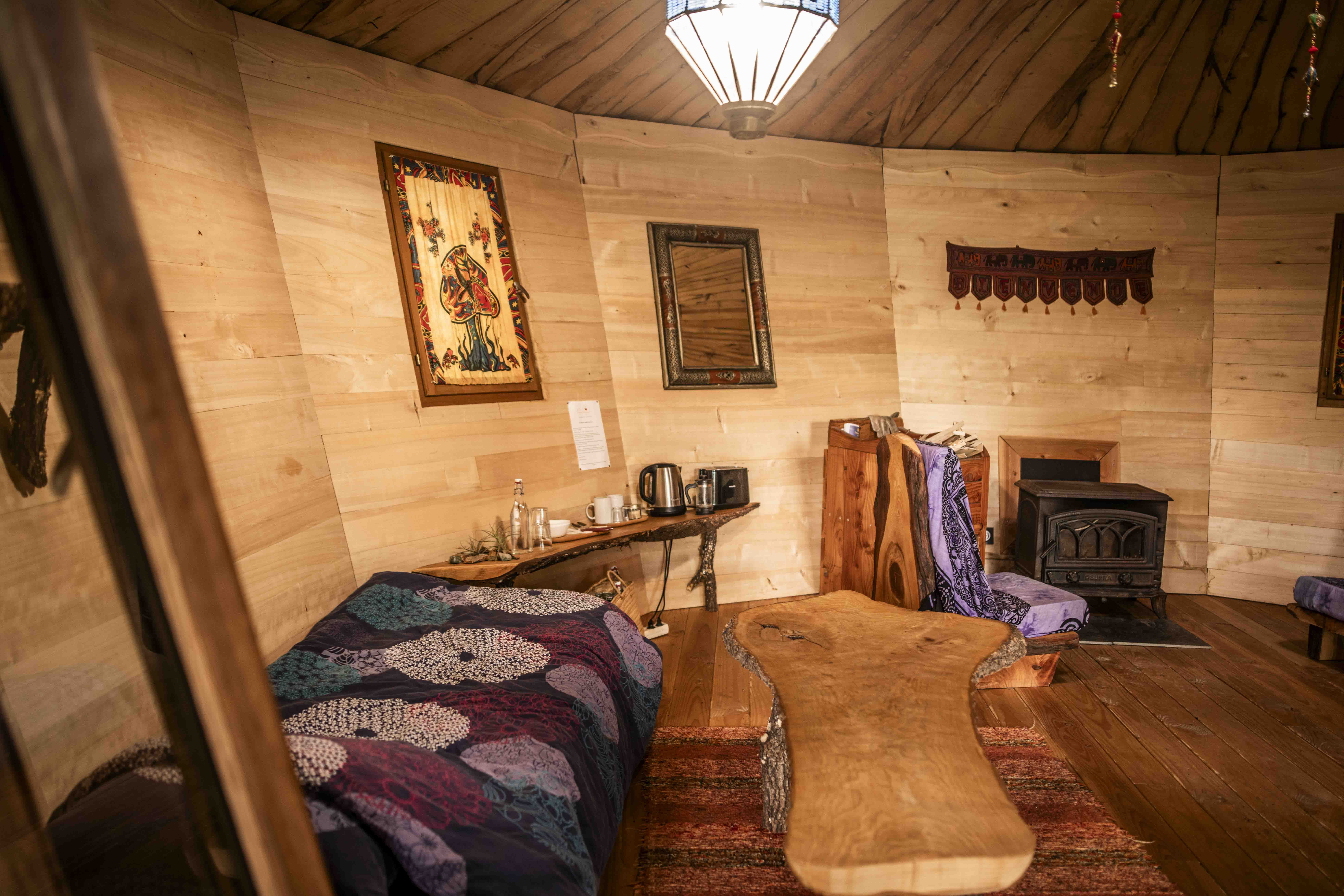 Cabane Couleurs Indiennes — Évasion romantique avec spa à Souleyourt à Souleyourt — détail architectural