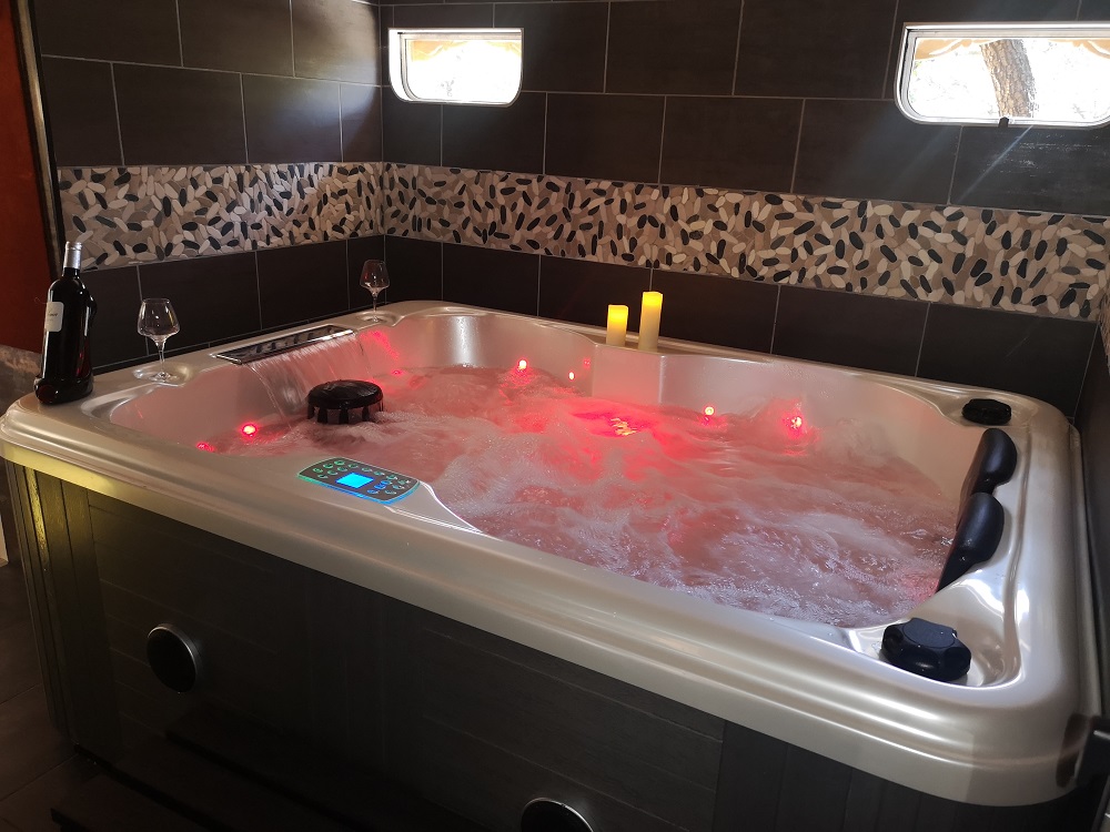 Interlude & SPA — Roulotte avec jacuzzi à Bouches-du-Rhône à Lambesc — cuisine