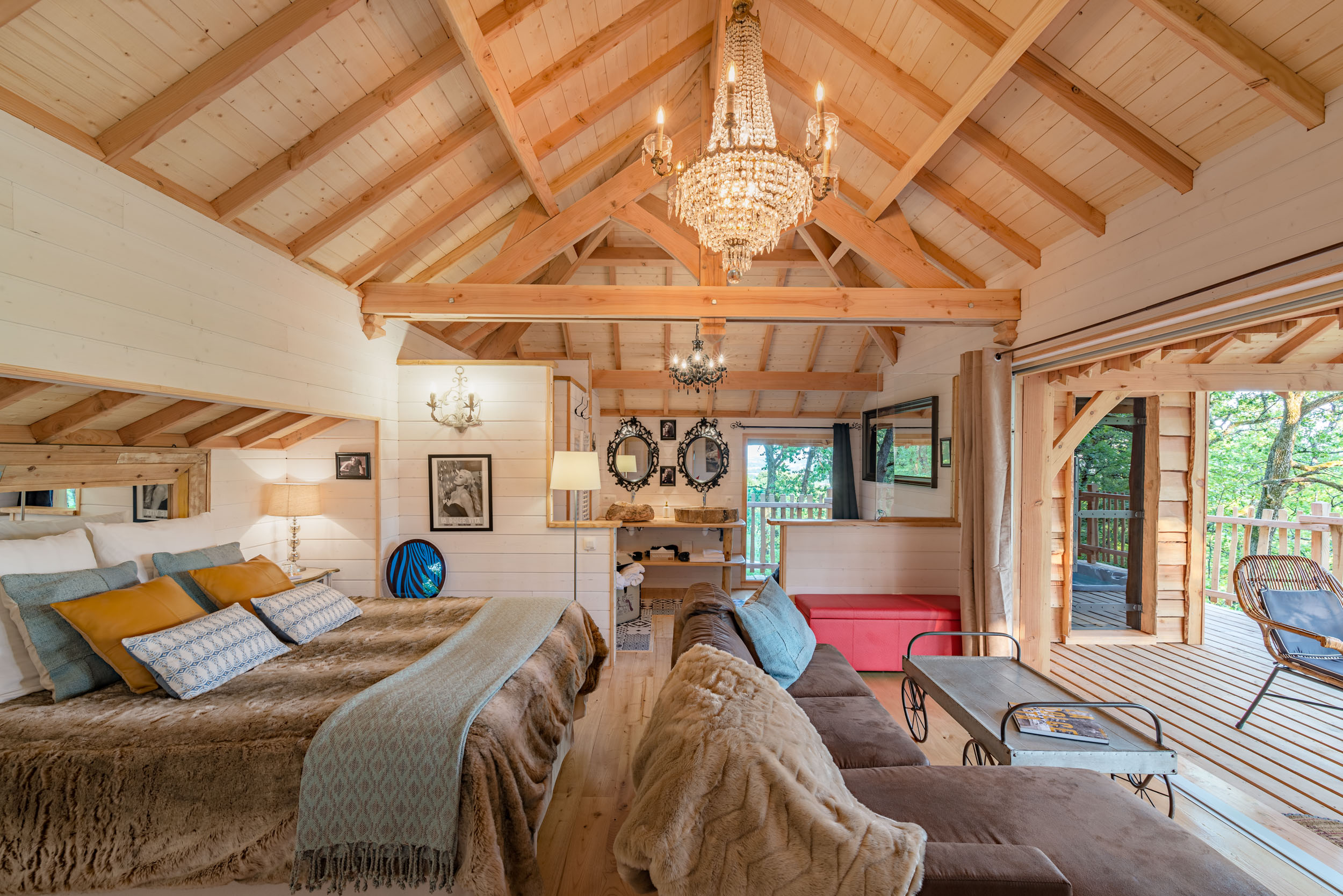 Cabane Spa Dolce Vita Prestige : une évasion dans les arbres à Clairac — vue intérieure