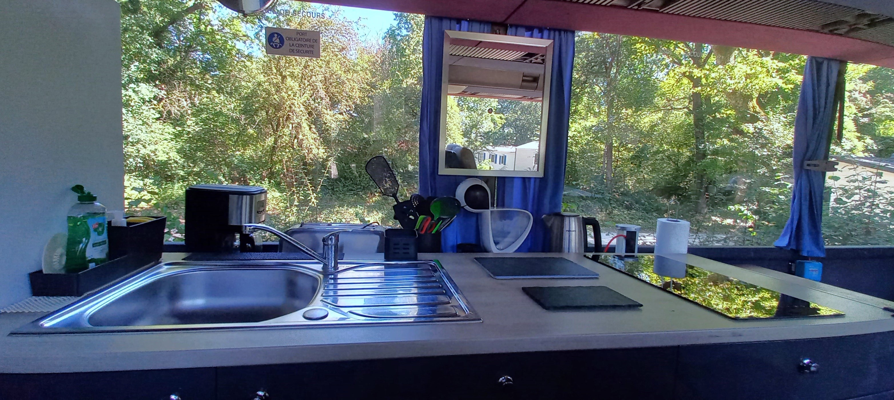 BUS Iliade — Nuit originale avec spa à Haute-Marne à Saint-Dizier — cuisine