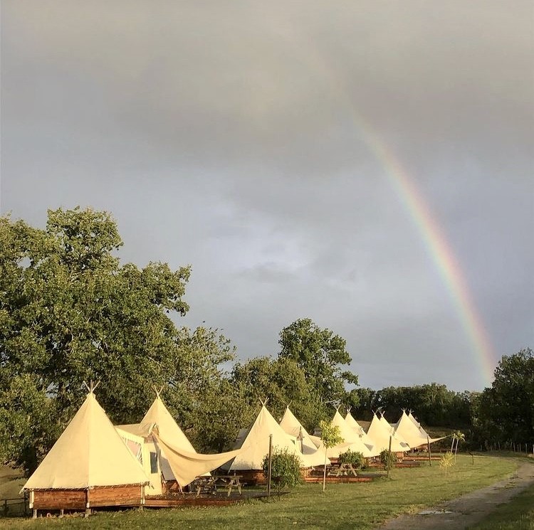 Tipi Lodge d'Escapa — Séjour insolite avec spa à Gers à Riguepeu — chambre