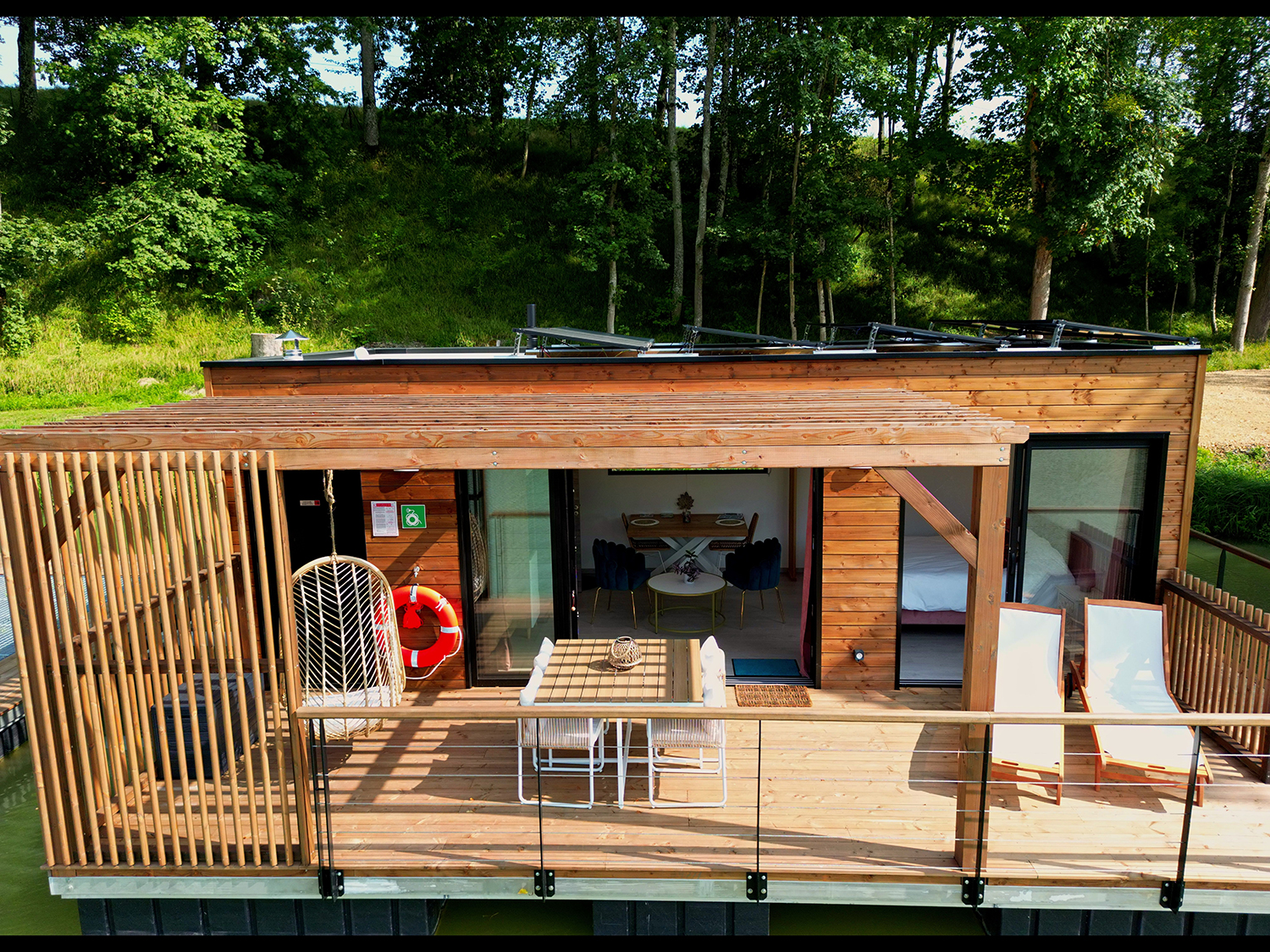 L’Õdacieuse : une cabane sur l'eau en Champagne-Ardenne à Sainte Gemme — vue intérieure