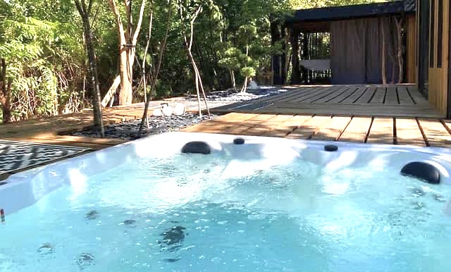 Ecolodge So Wood 33 — Escapade bien-être avec spa à Gironde à Bruges — détail architectural