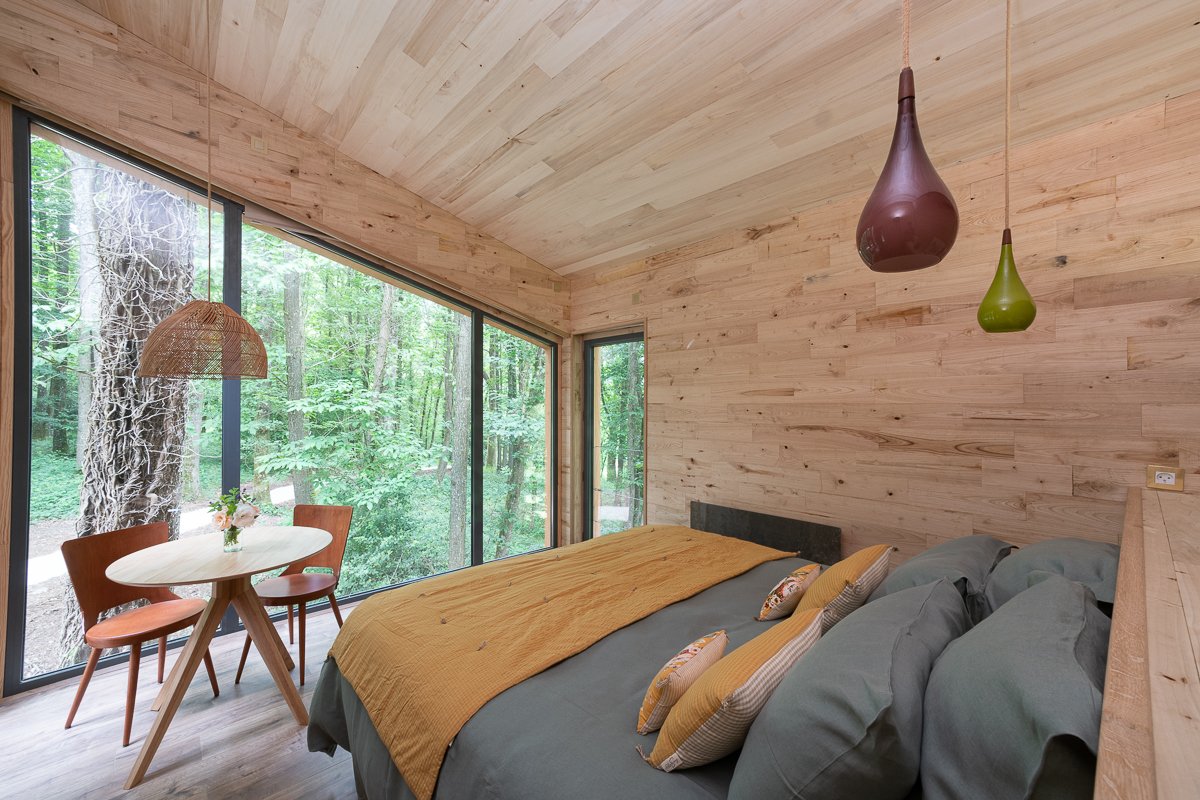 Flora Pertica : une cabane sur pilotis au cœur de la nature à Courcerault — chambre