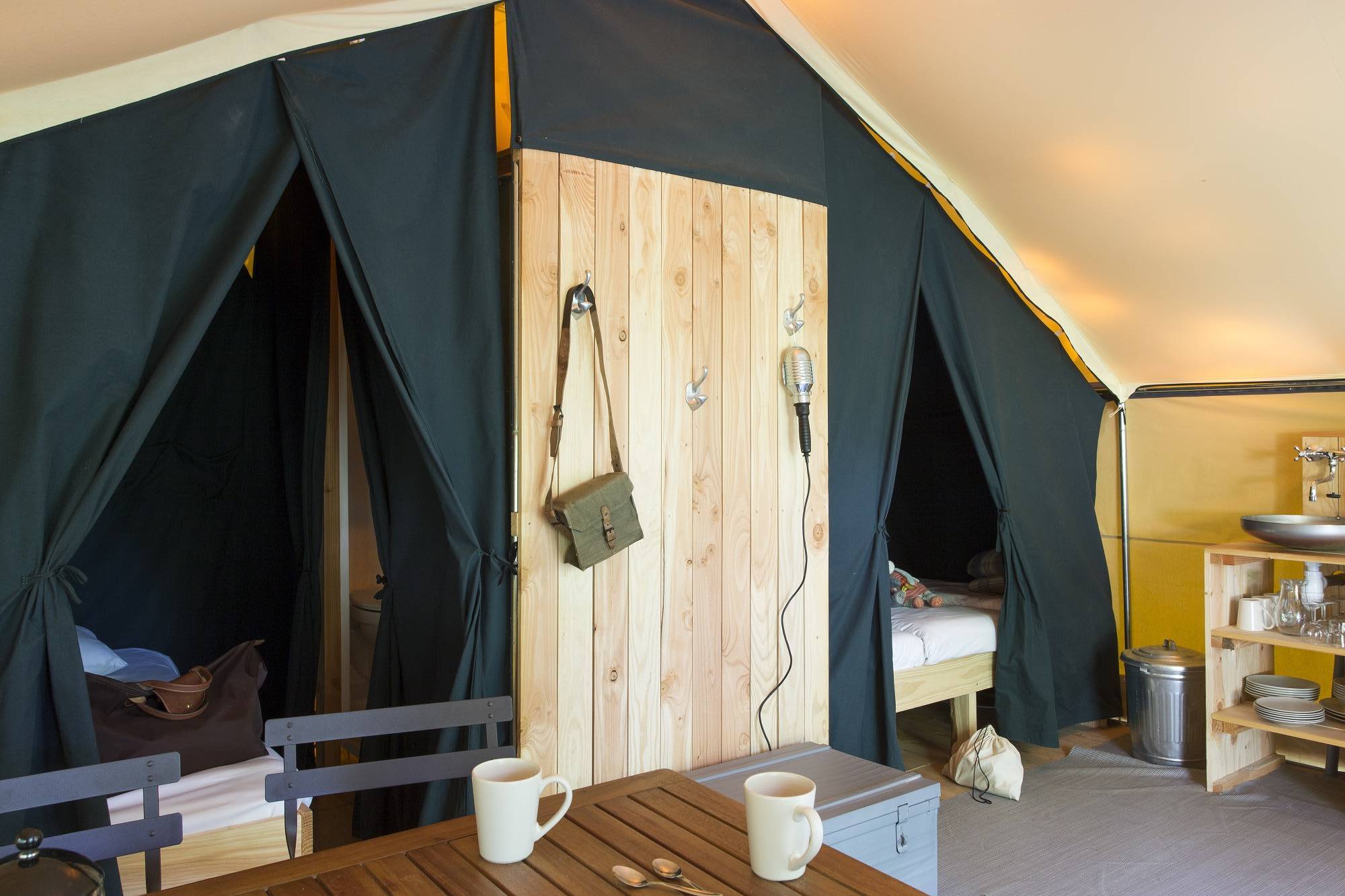 Tente Trappeur Rillé : une immersion au cœur de la nature à Rillé — chambre