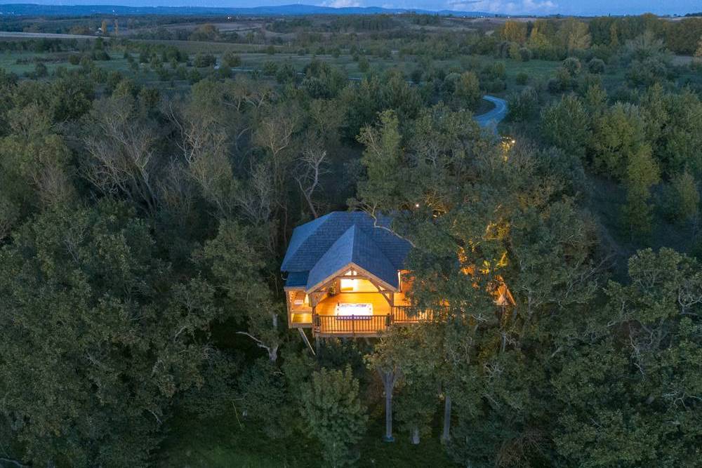 Cabane de Luxe avec sauna et Spa — Cabane dans les arbres à Aude à Carcassonne — vue intérieure