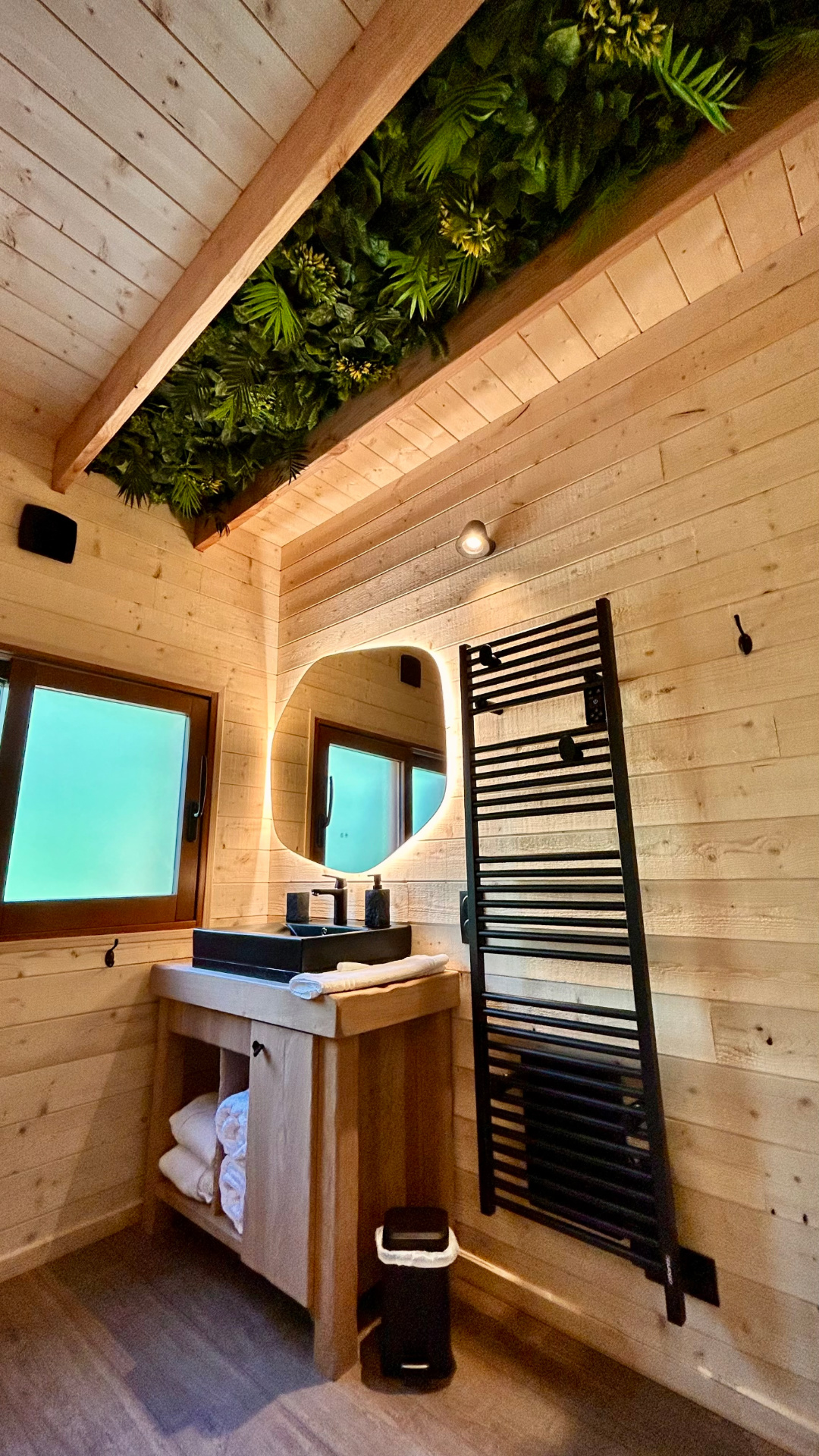 Cabane perchée avec spa et sauna en pleine nature à Puygaillard De Quercy — cuisine