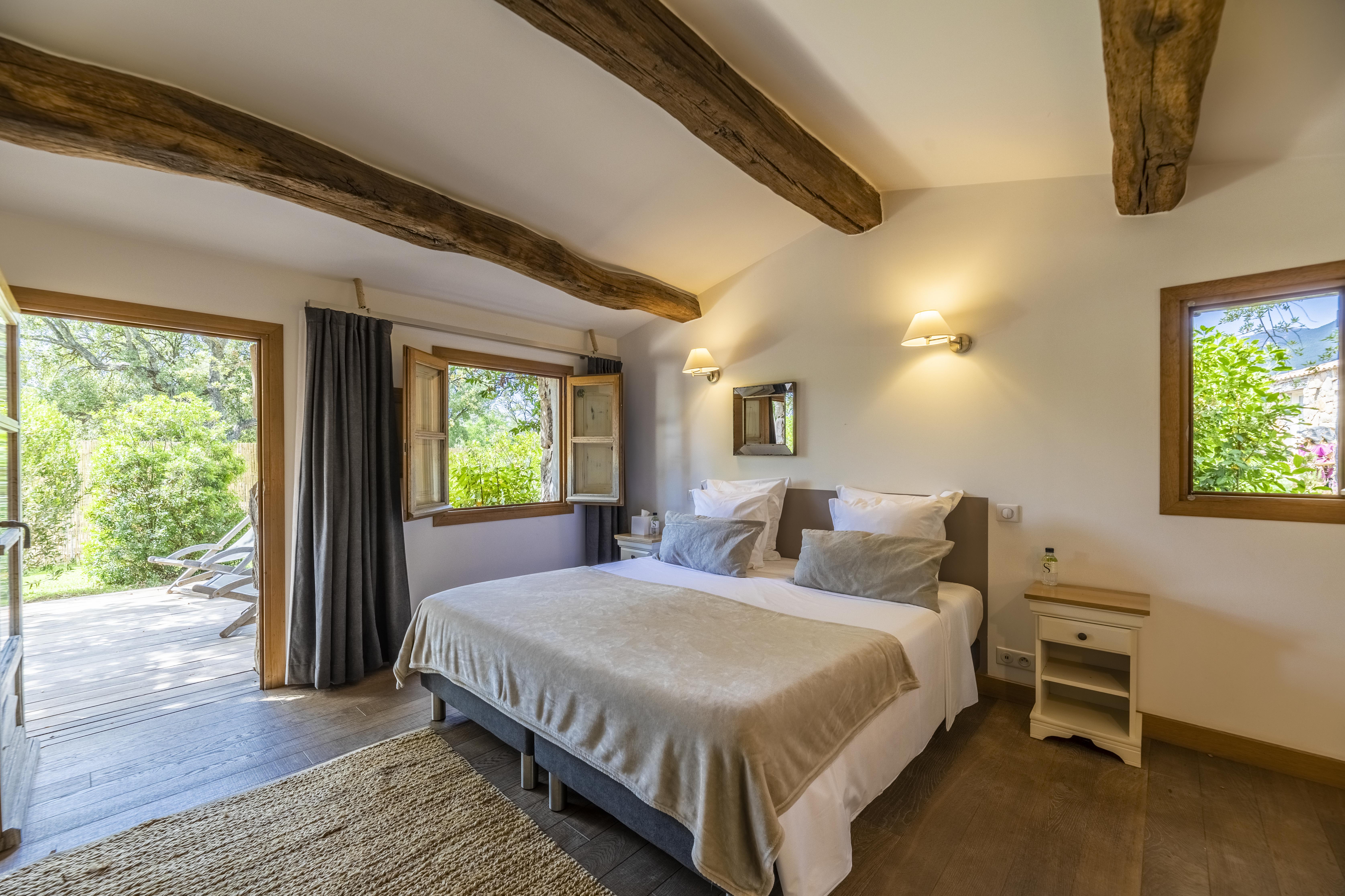 Le Caseddu — Maison insolite avec spa à Corse-du-Sud à Porto-Vecchio — espace de vie