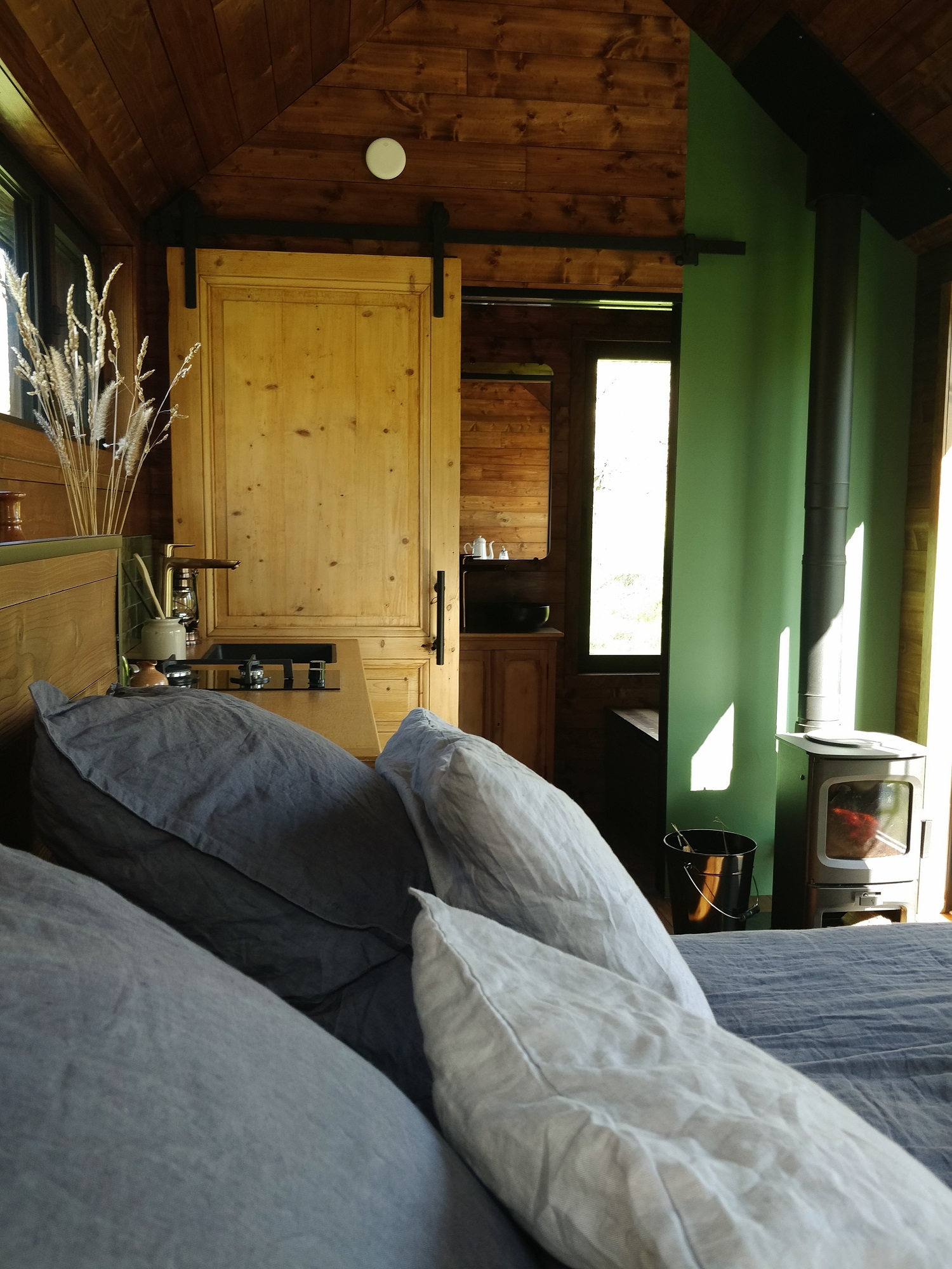 La Tiny House de La Rivière — Tiny House avec bain nordique à Montargis à Montargis — vue depuis la terrasse
