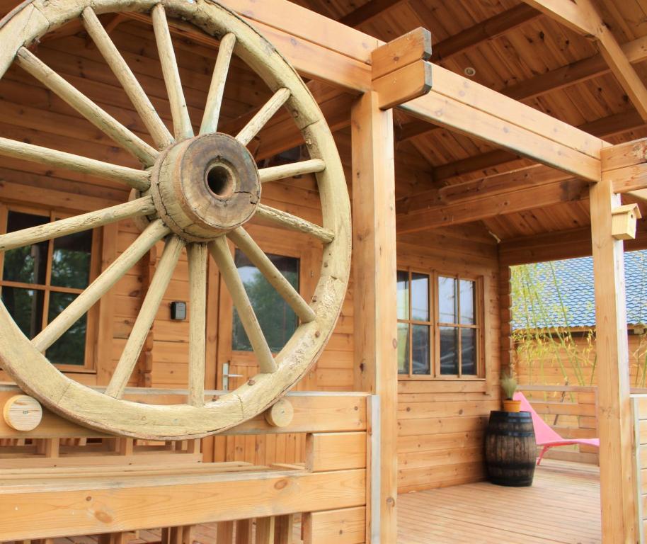 Chalet Estive — Chalet avec spa à Saint-Ybars en Ariège à Saint-Ybars — vue intérieure