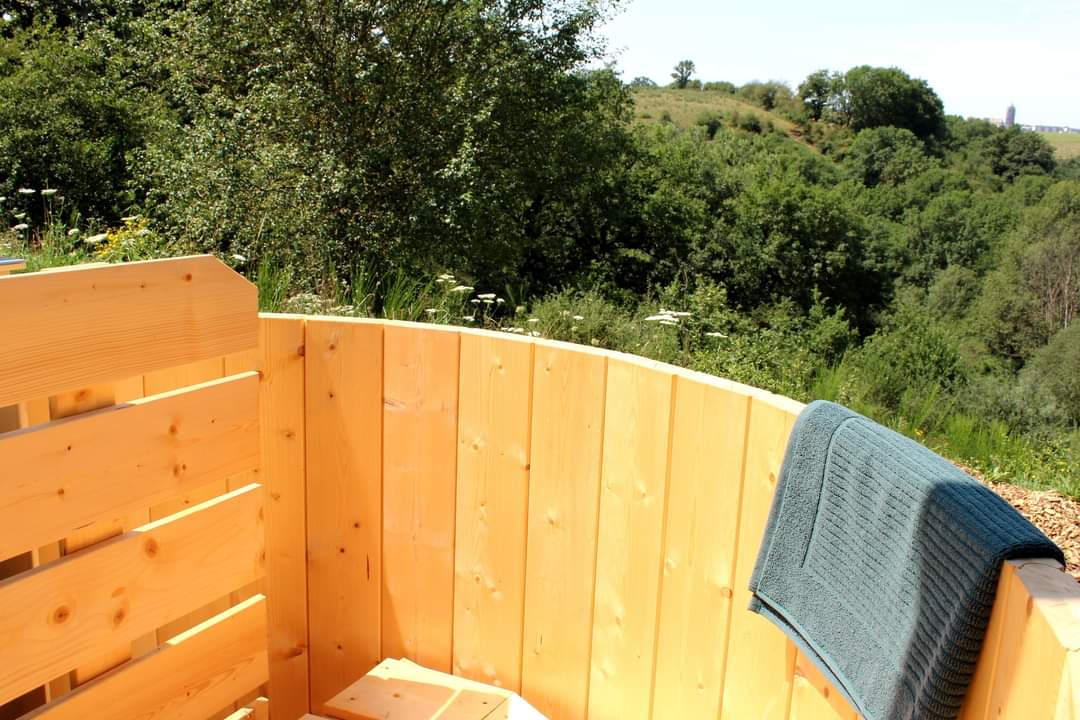 Cabane Panoramix : une immersion au cœur de la nature à Le Monastère — cuisine