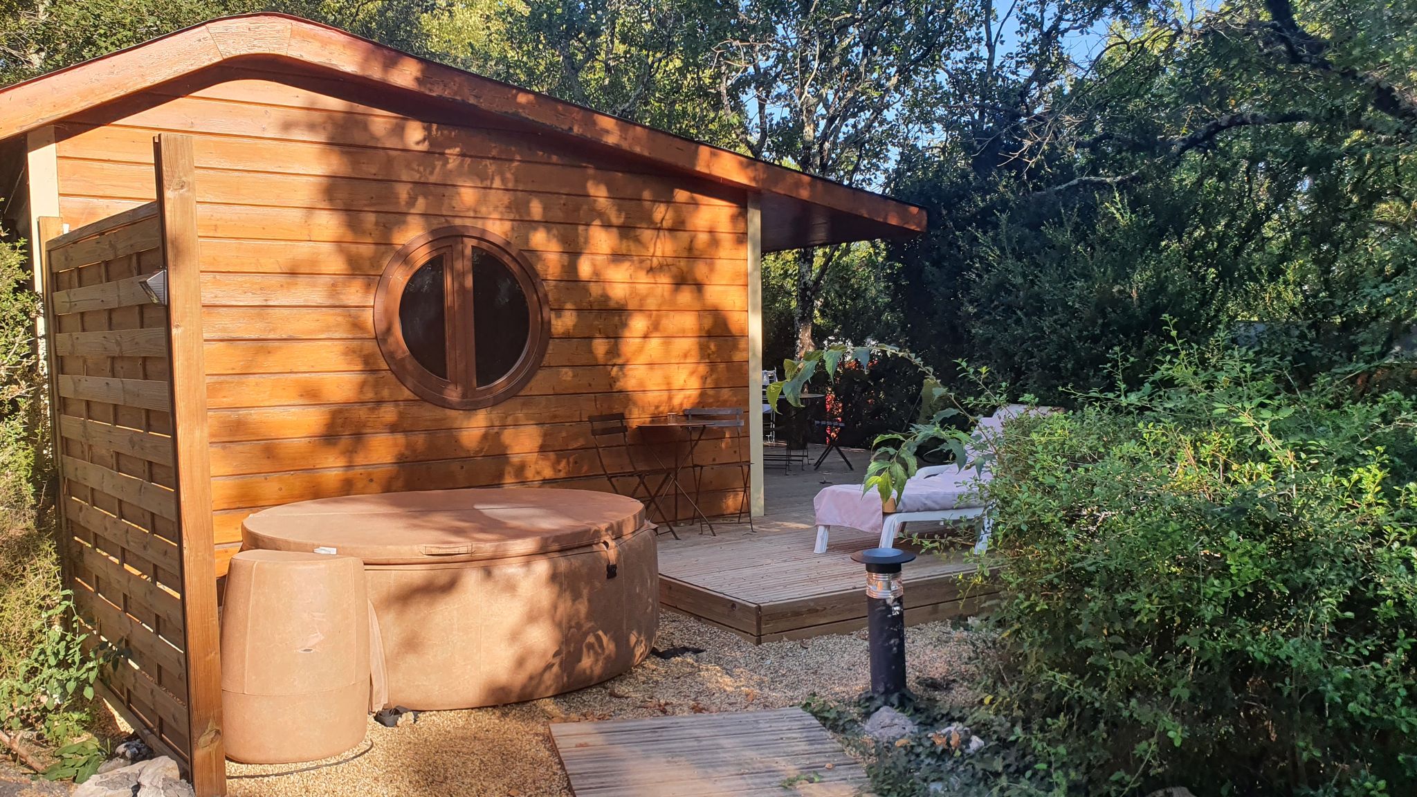 Cabane de Sam & Spa : une évasion sensorielle en Rhône-Alpes à Vogüé — vue depuis la terrasse
