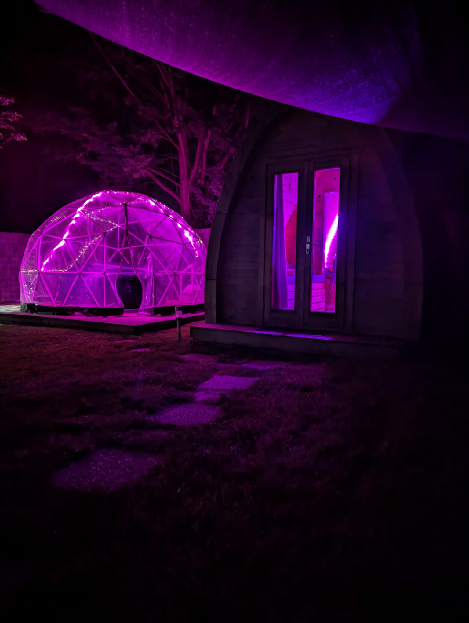 Évasion sensorielle dans un pod avec spa au cœur de la Sologne à Pruniers-En-Sologne — détail architectural