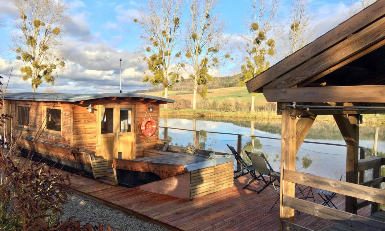 La Toue Spa Cabanée : une évasion romantique en Bourgogne