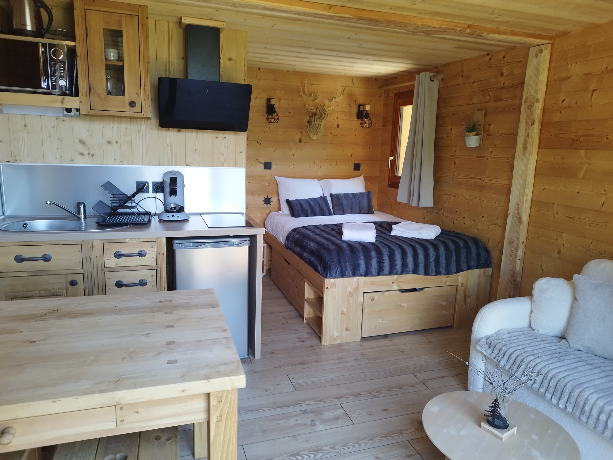 Cabane de l'Aiguille & SPA : une évasion sensorielle en Hautes-Alpes à St Julien En Champsaur — environnement naturel