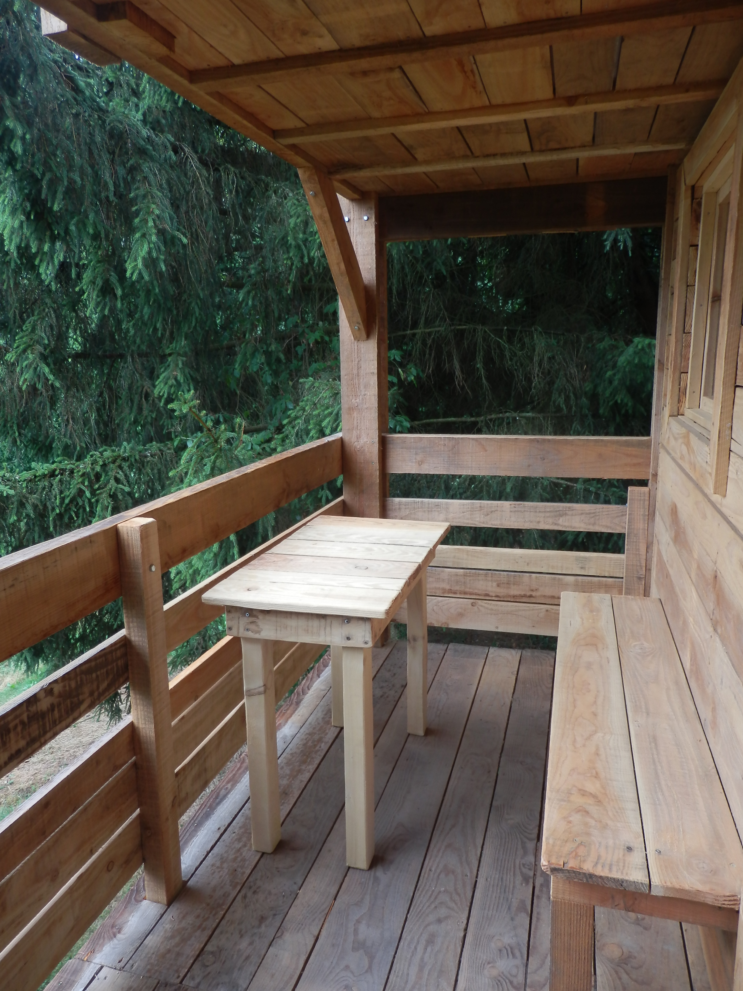 Cabane écolodge : une immersion en Bourgogne à Broye — détail architectural