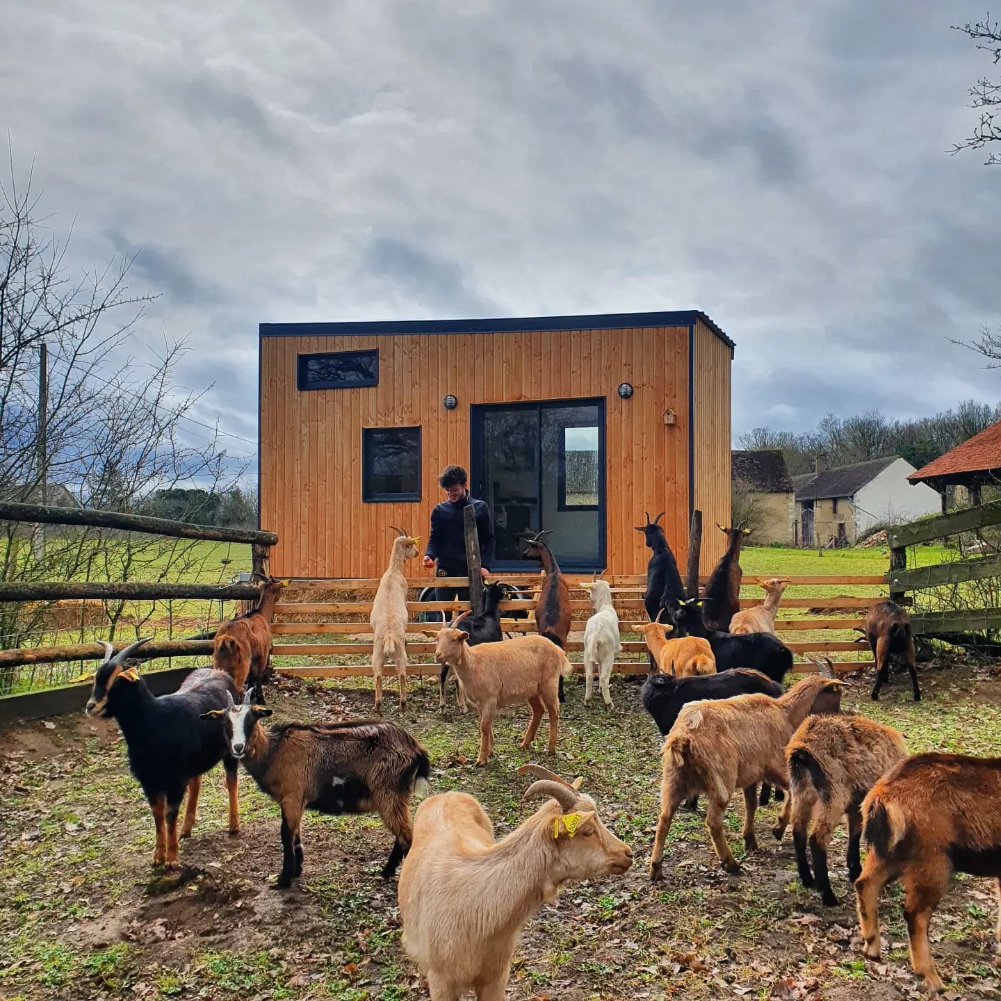 Tiny house La Chèvrerie : une escapade moderne à deux pas de Montargis à Girolles — salle de bain