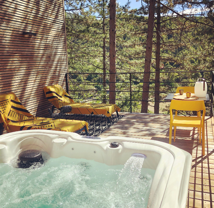 Cabane La Parenthèse — Nuit avec spa privatif à Dieulefit (Drôme) à Dieulefit — salle de bain