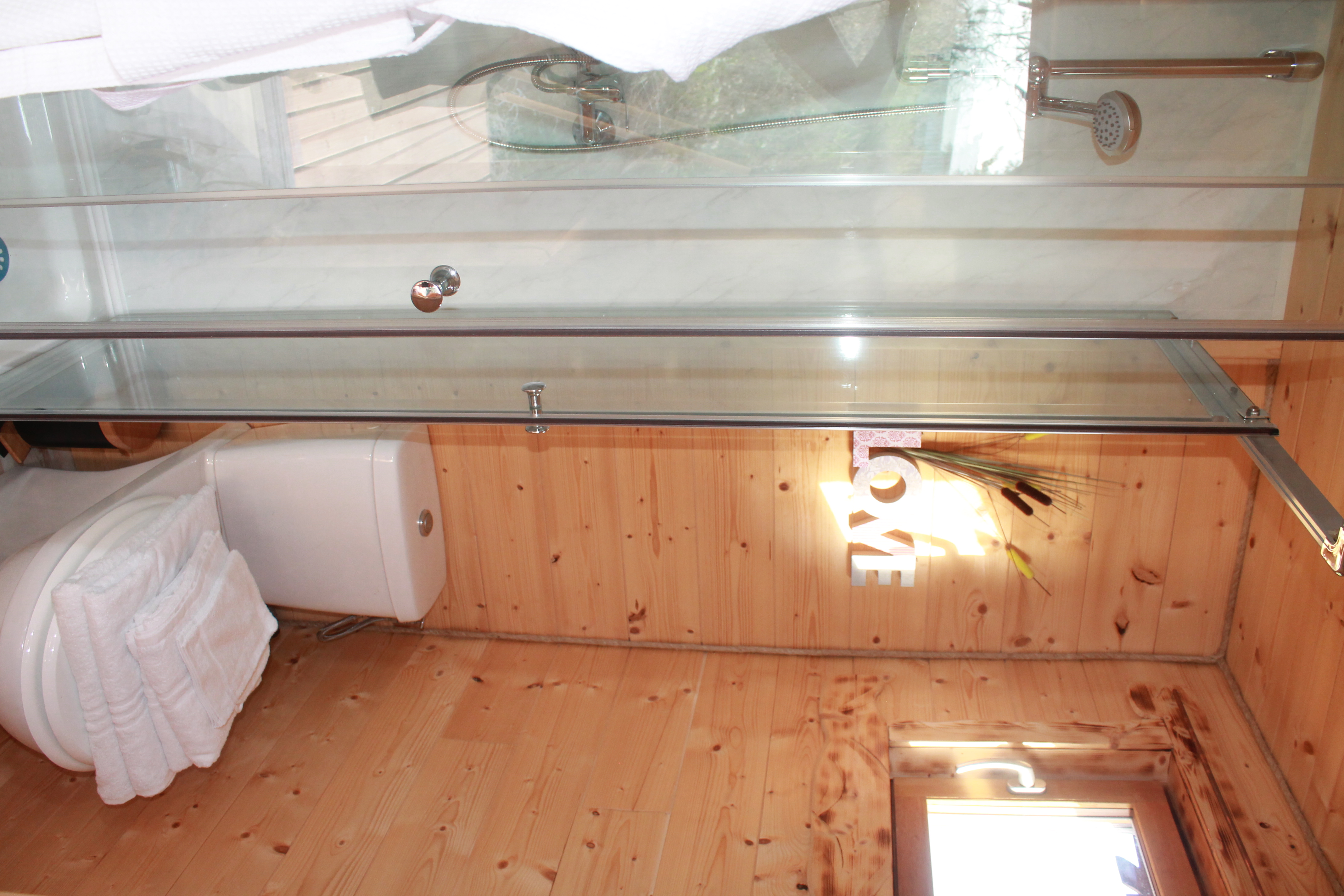 La Chaumière de Nélya : une cabane avec spa en pleine nature à Romain Sur Meuse — vue depuis la terrasse