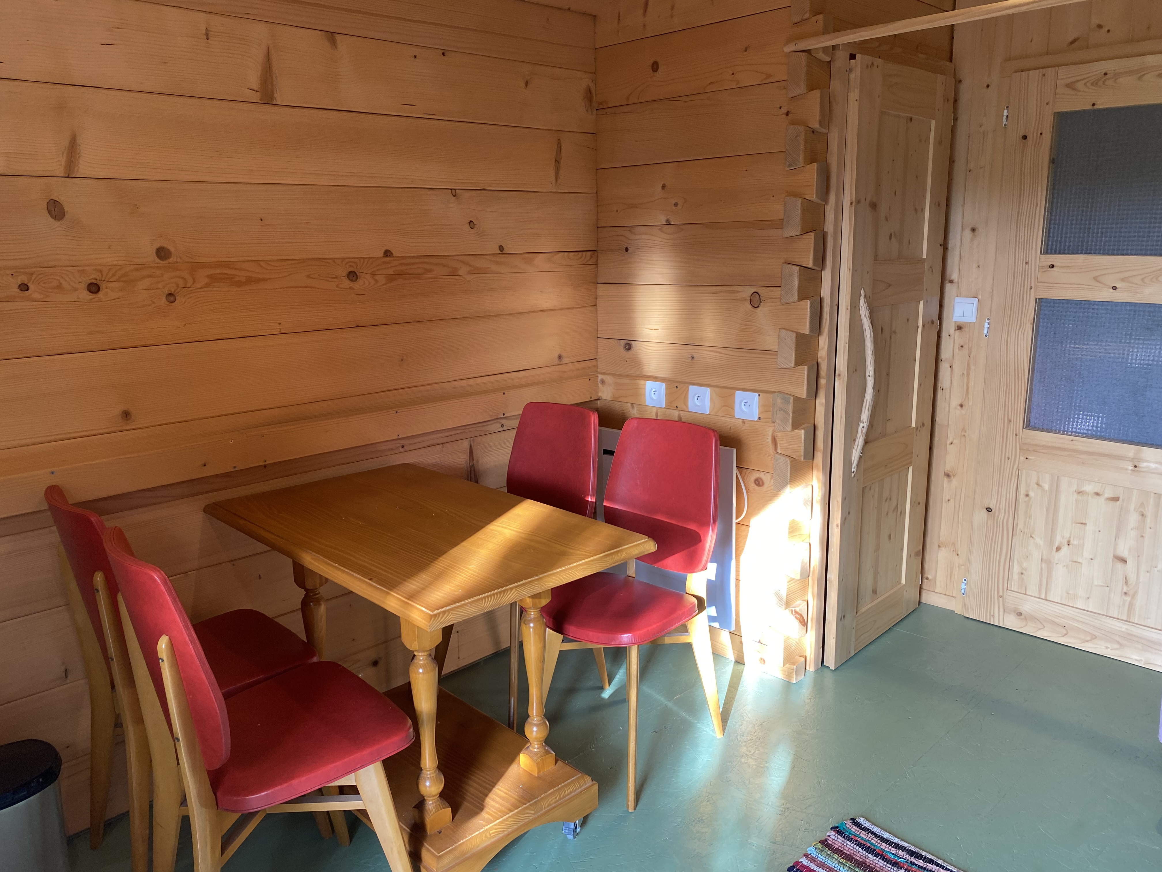Tiny house 3-4 places — Séjour paisible avec spa à Puy-de-Dôme à Issoire — environnement naturel